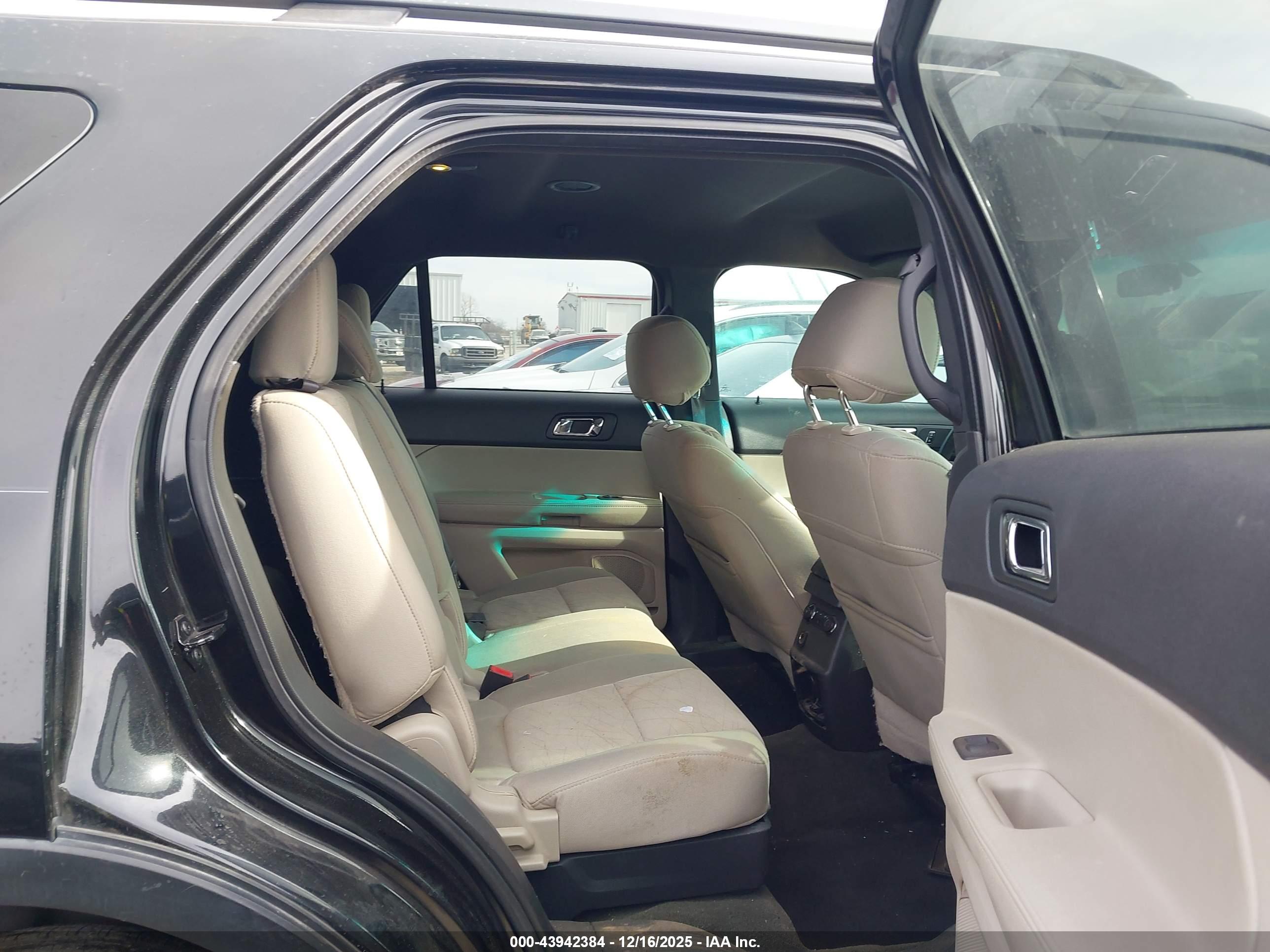 FORD EXPLORER image 8