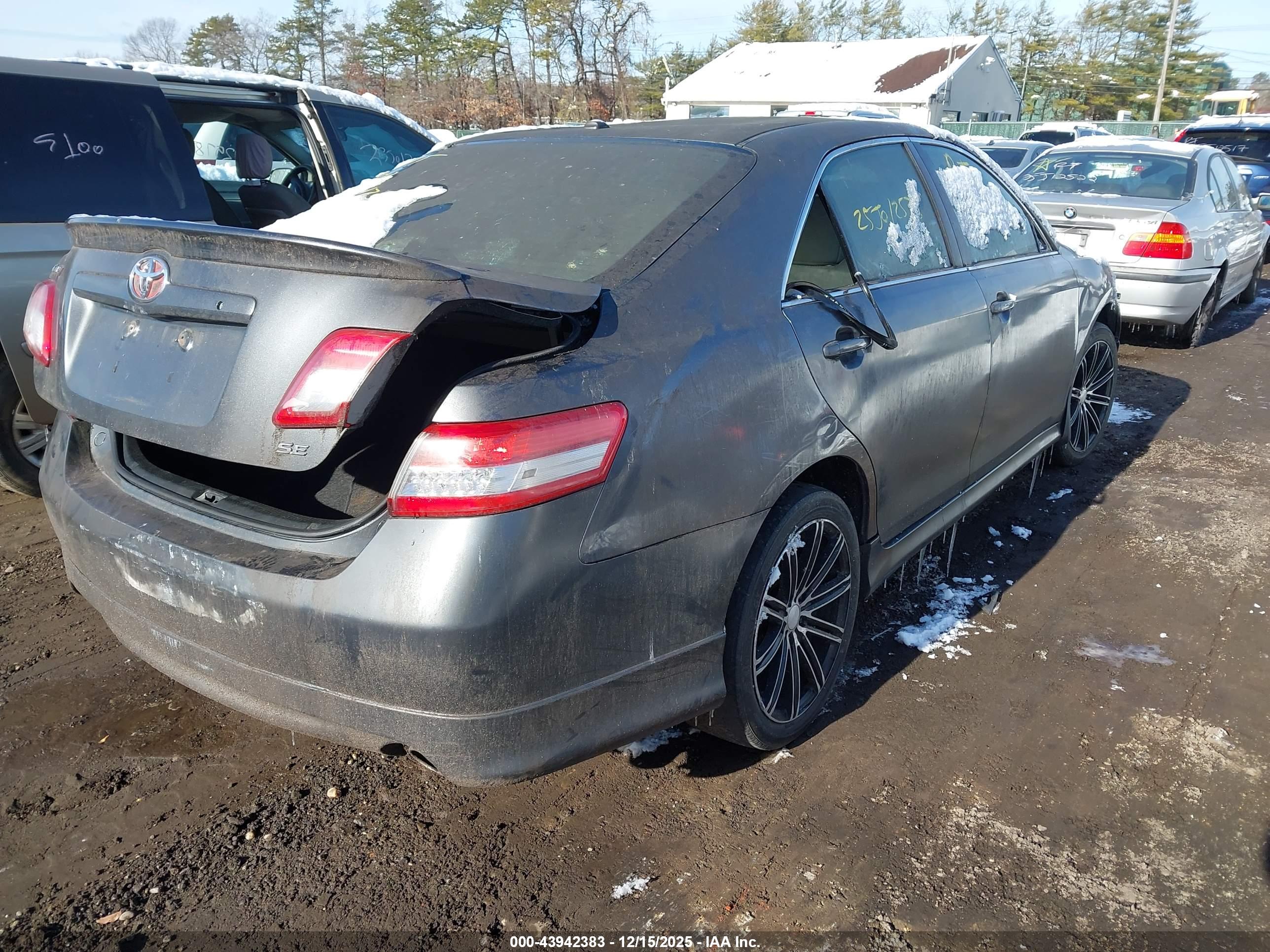 TOYOTA CAMRY image 4