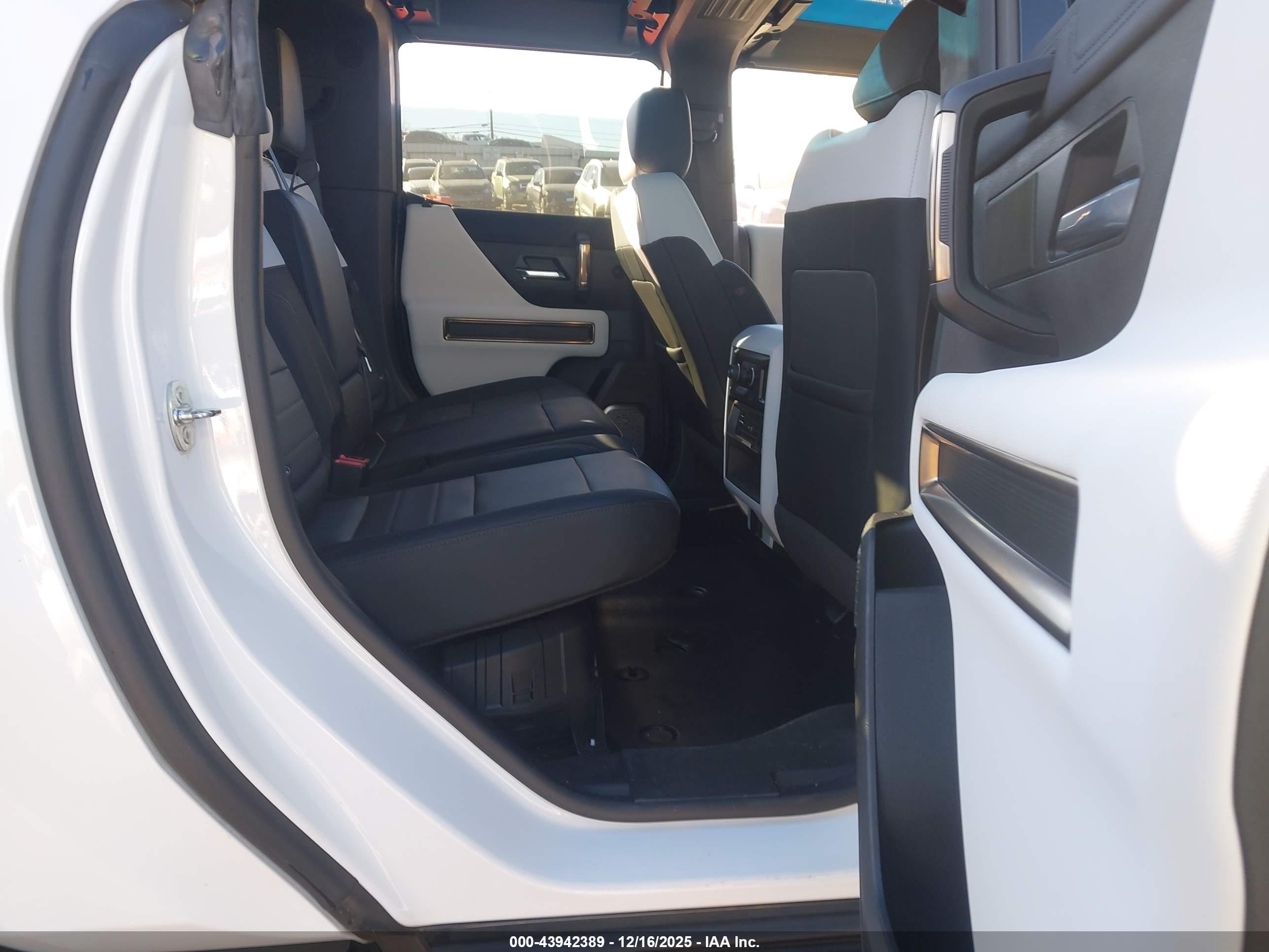 GMC HUMMER image 8