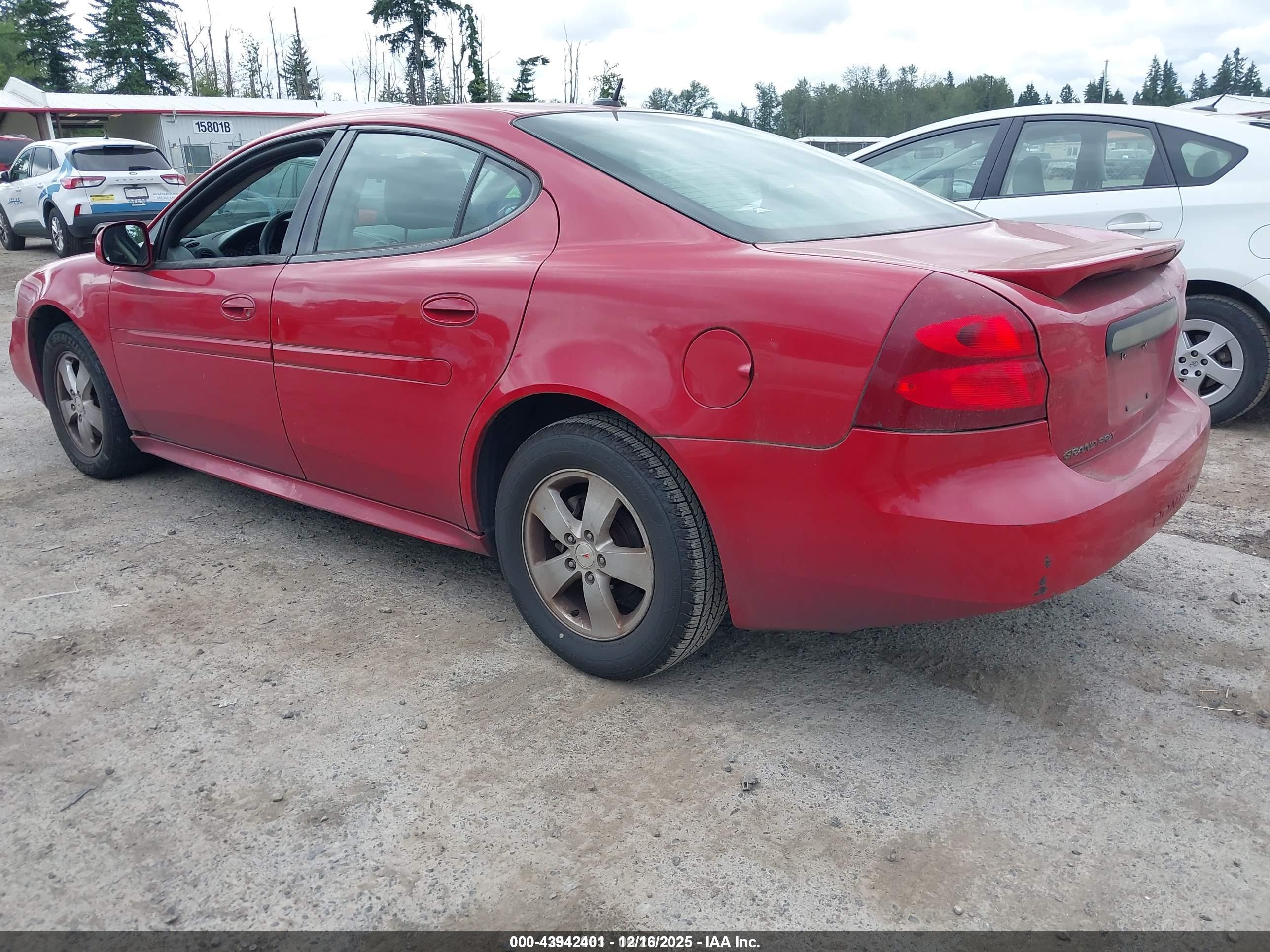 PONTIAC GRAND image 3