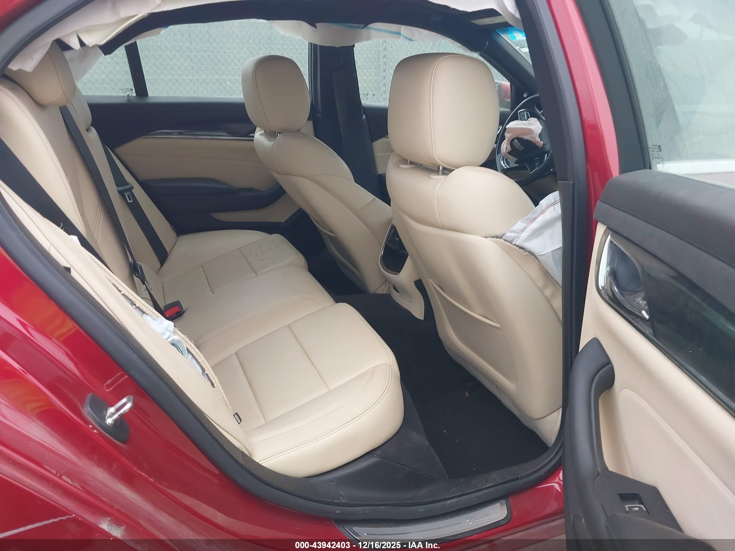 CADILLAC CTS image 8