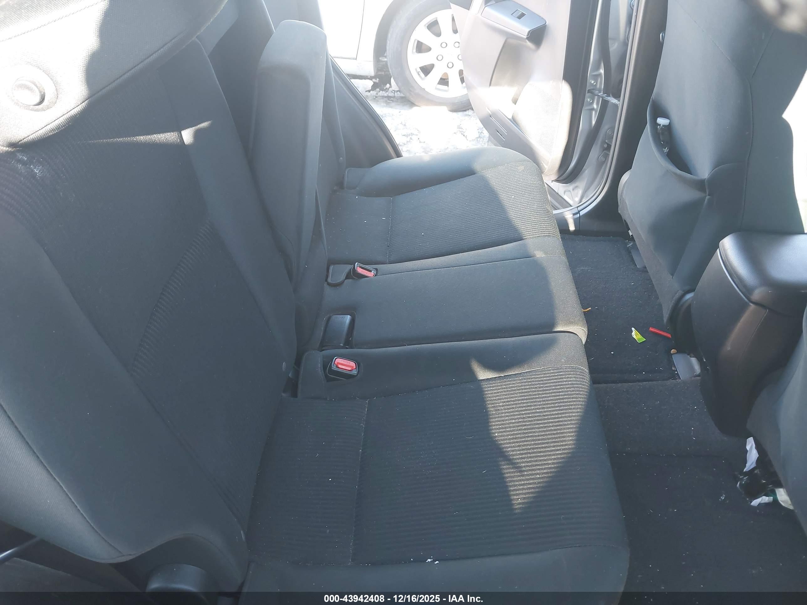 TOYOTA RAV4 image 8