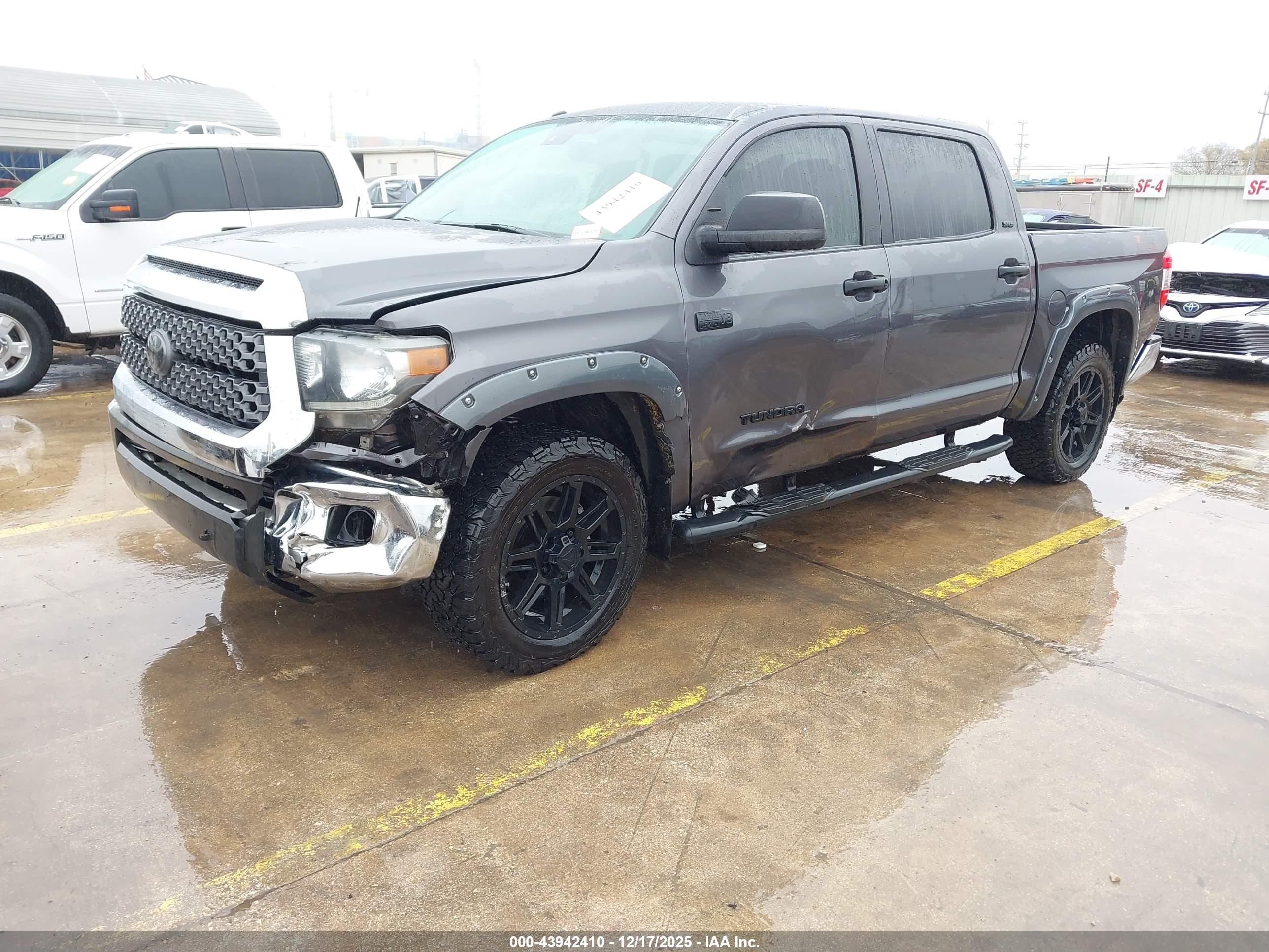 TOYOTA TUNDRA image 2
