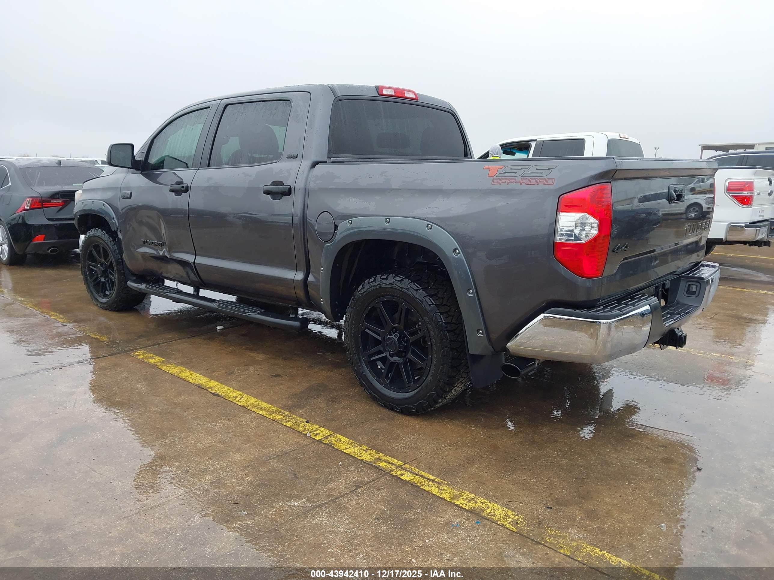 TOYOTA TUNDRA image 3
