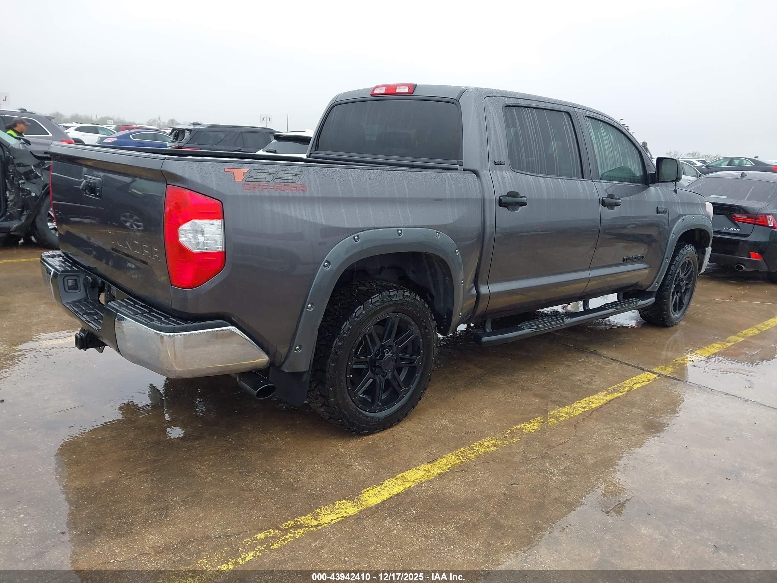 TOYOTA TUNDRA image 4