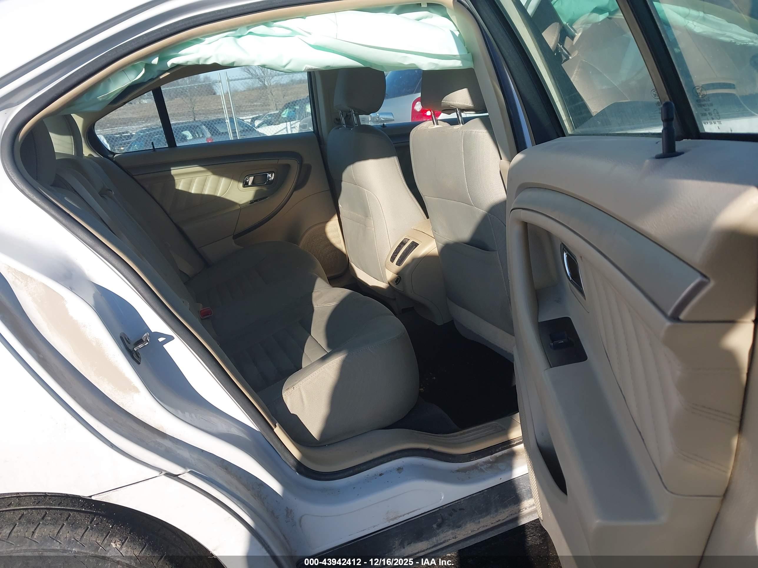 FORD TAURUS image 8