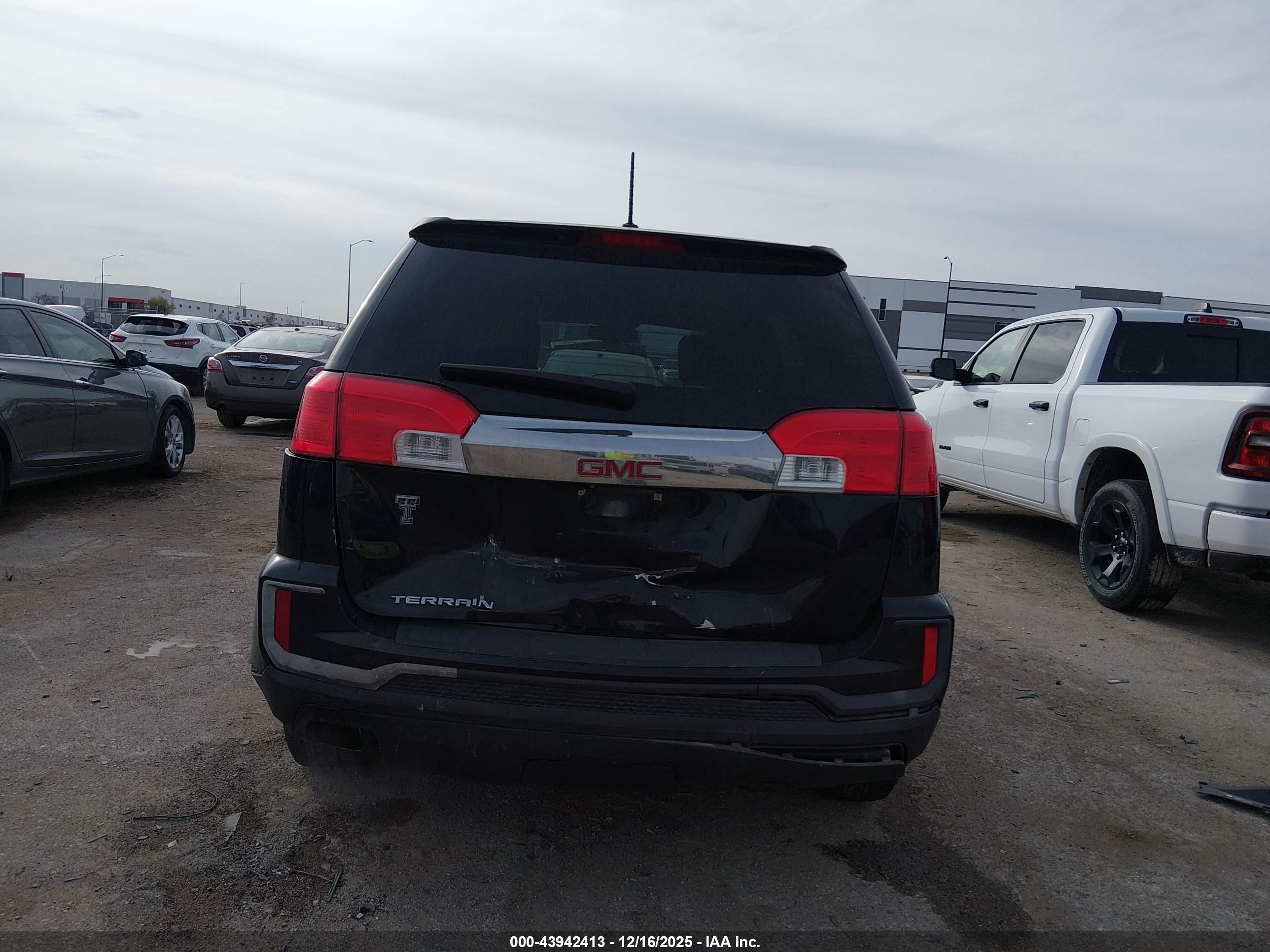GMC TERRAIN image 6