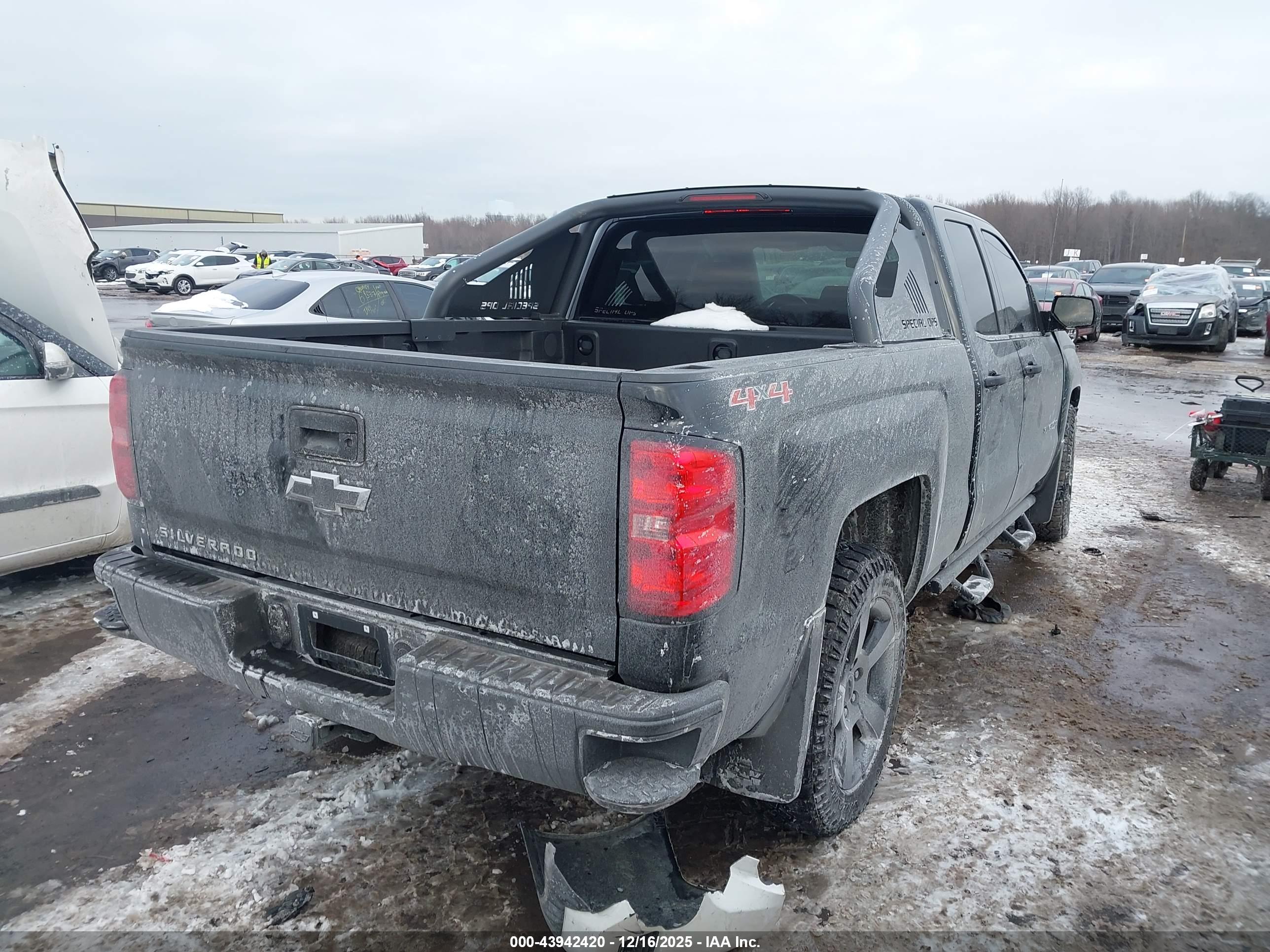 CHEVROLET SILVERADO image 4