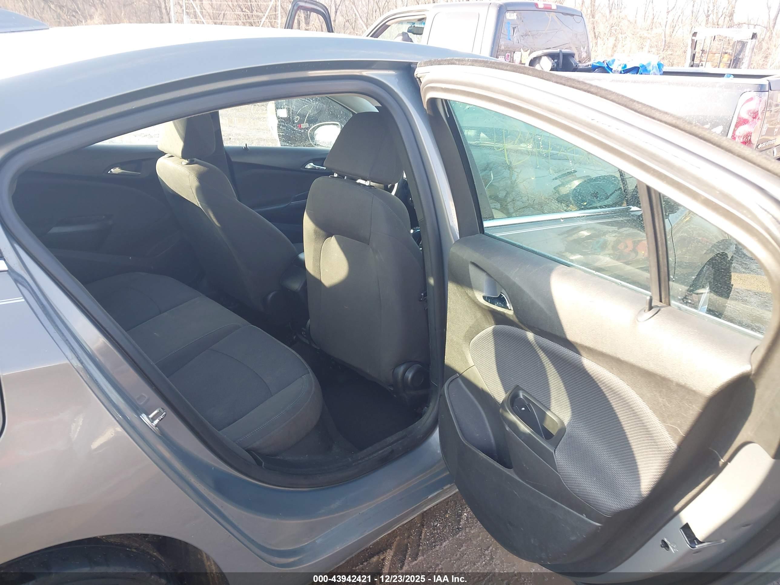 CHEVROLET CRUZE image 8