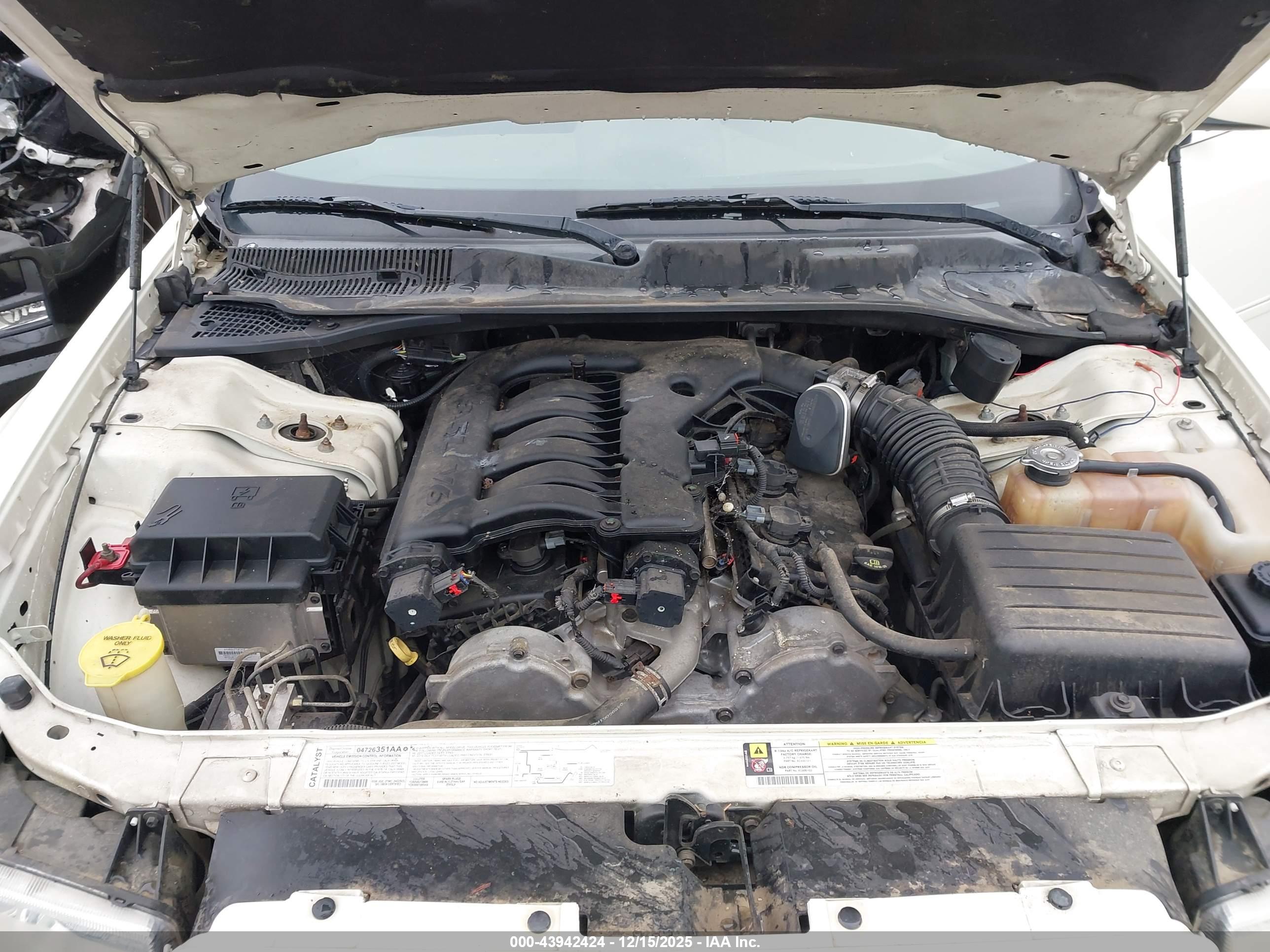 CHRYSLER 300 image 10