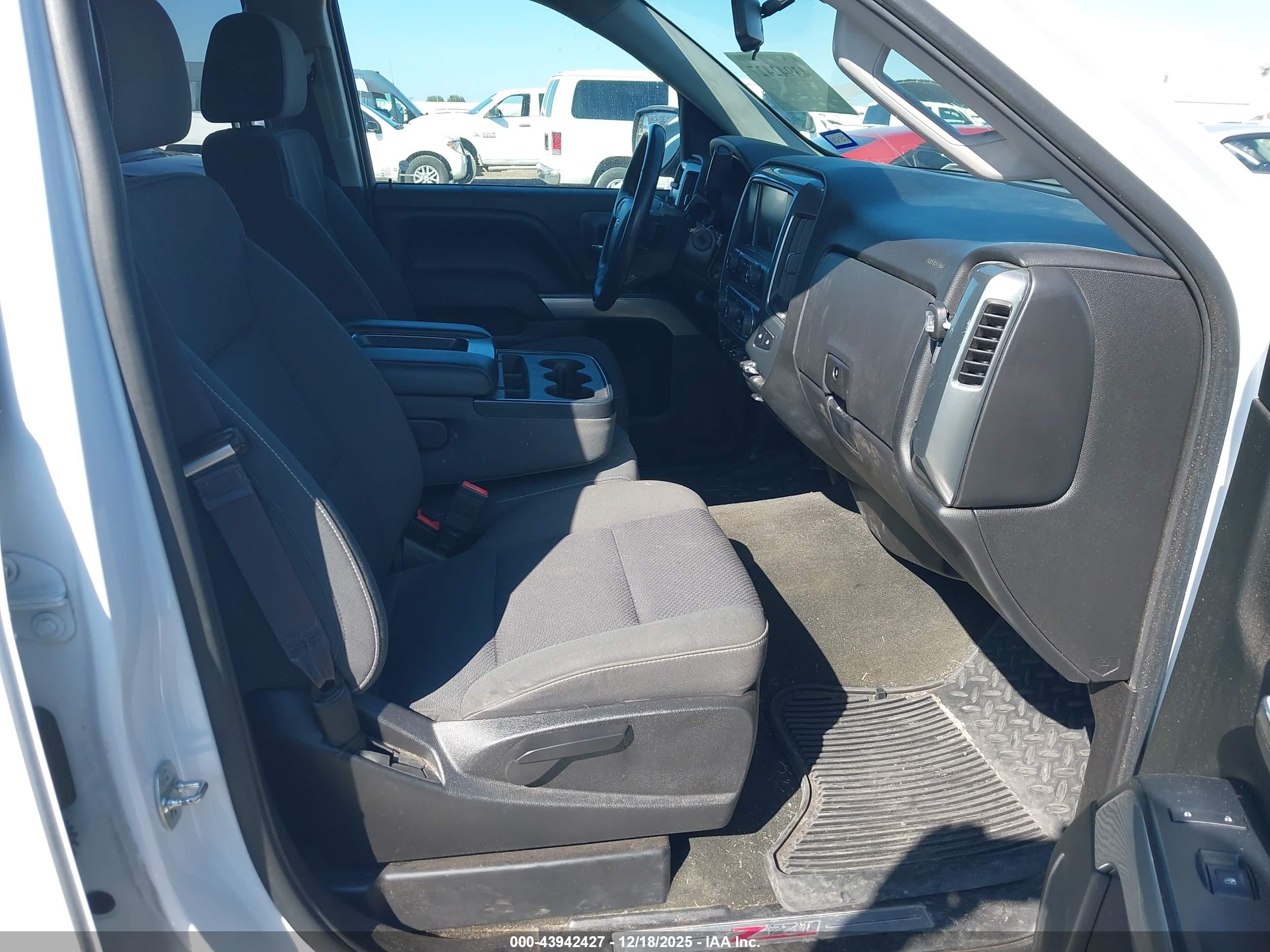 CHEVROLET SILVERADO image 5