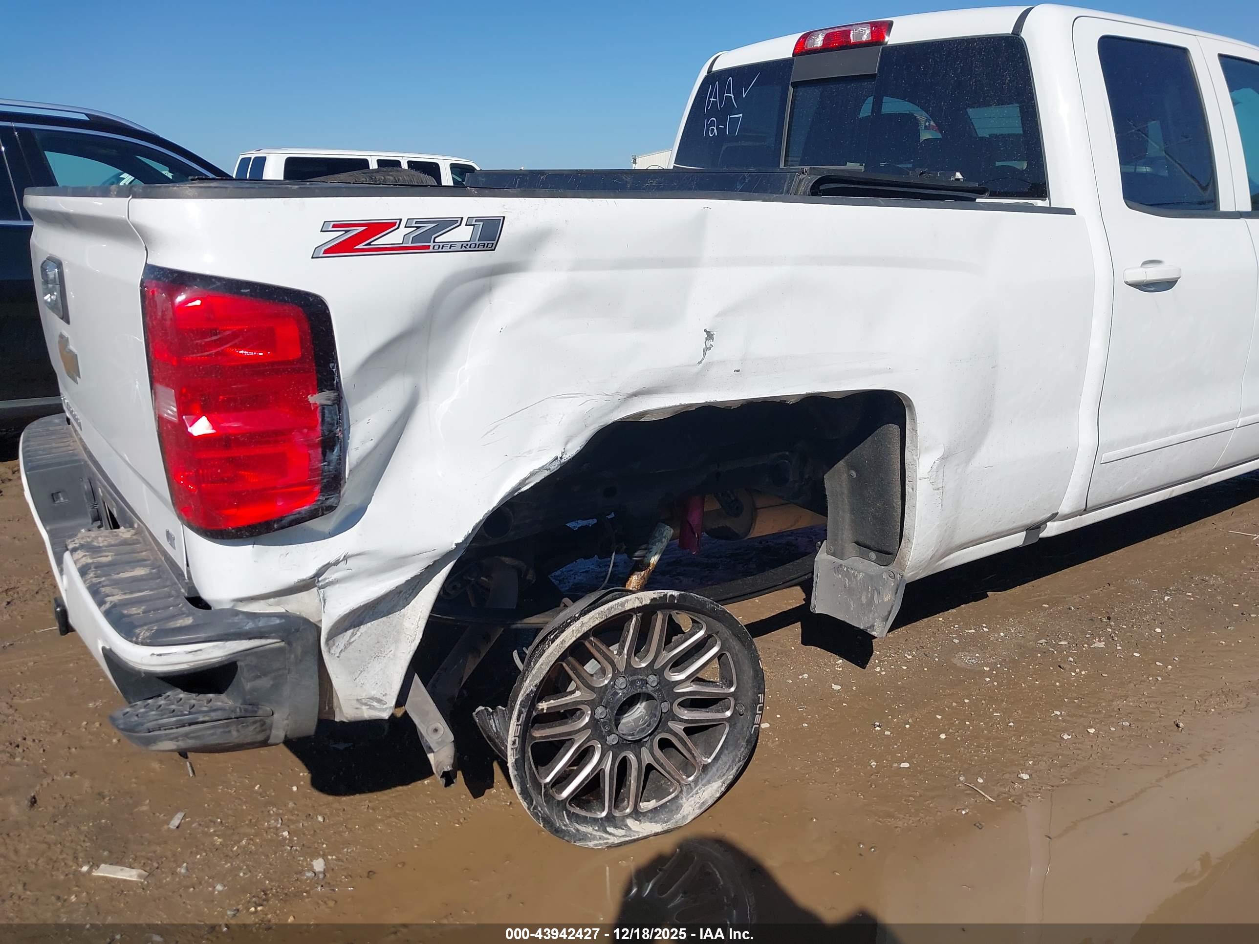 CHEVROLET SILVERADO image 6