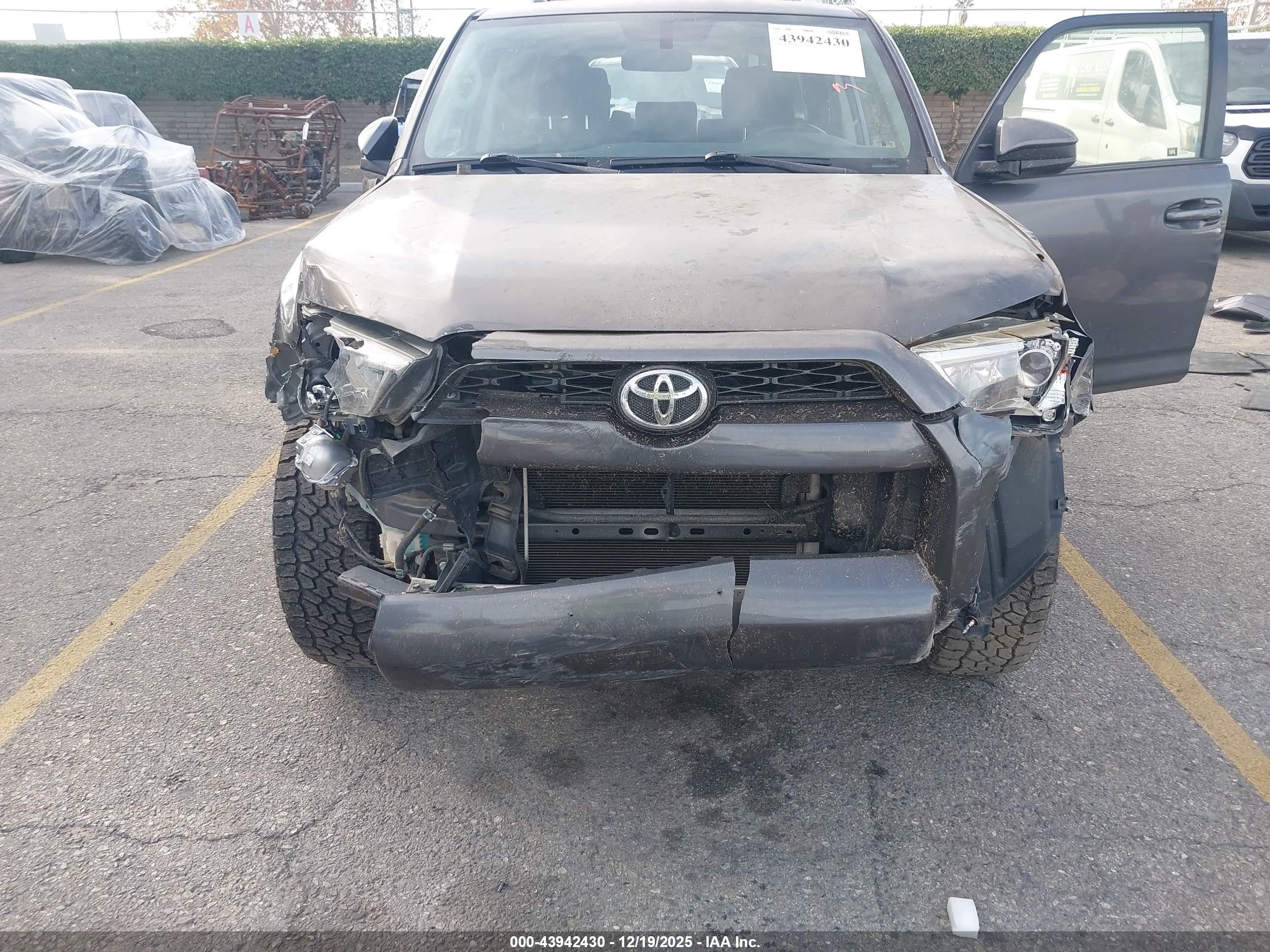 TOYOTA 4RUNNER image 6