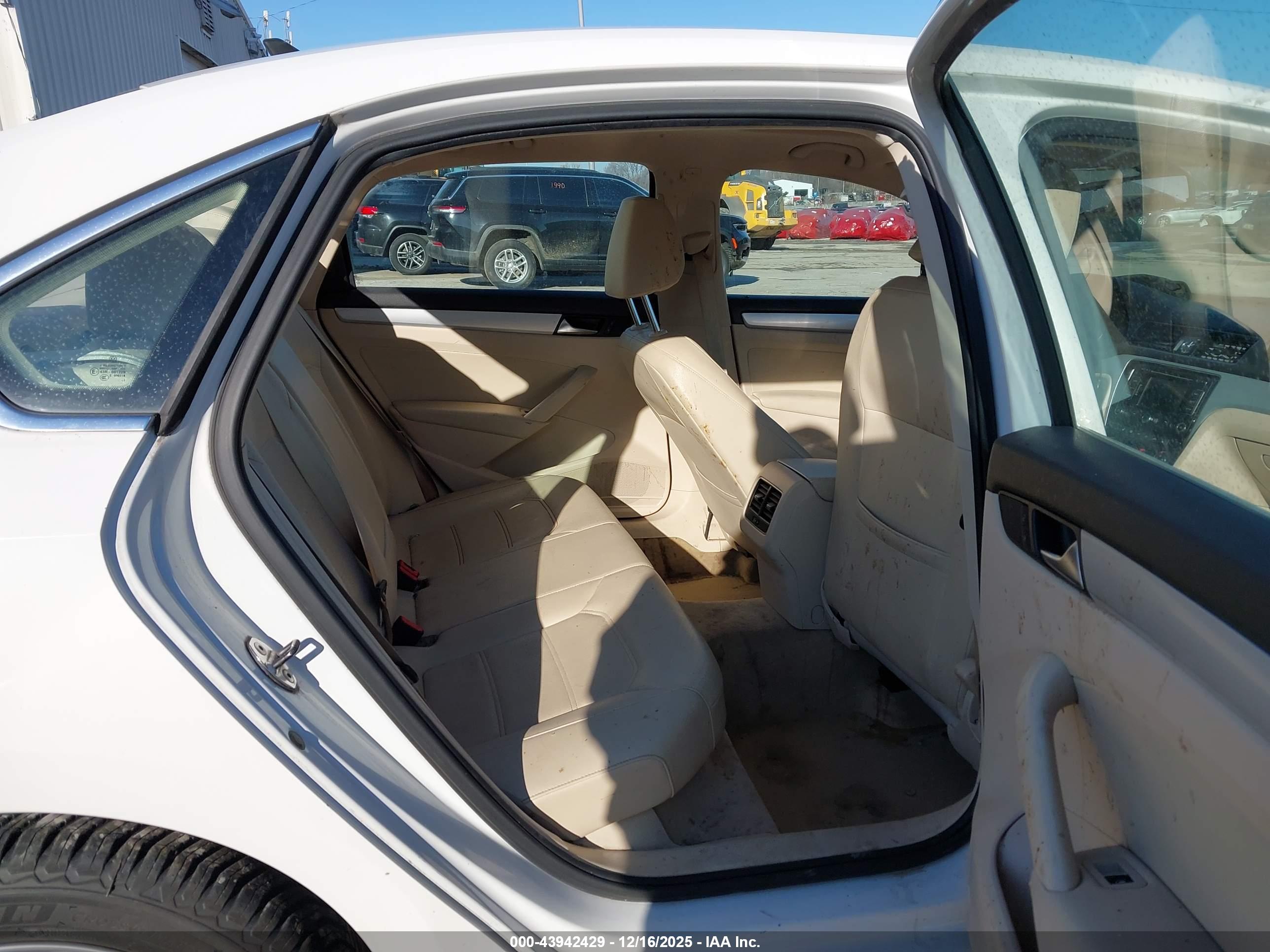 VOLKSWAGEN PASSAT image 8