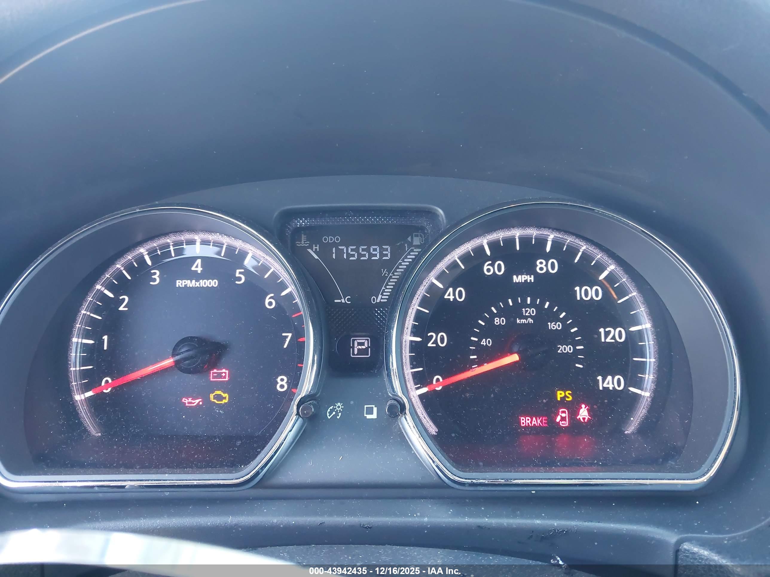 NISSAN VERSA image 7