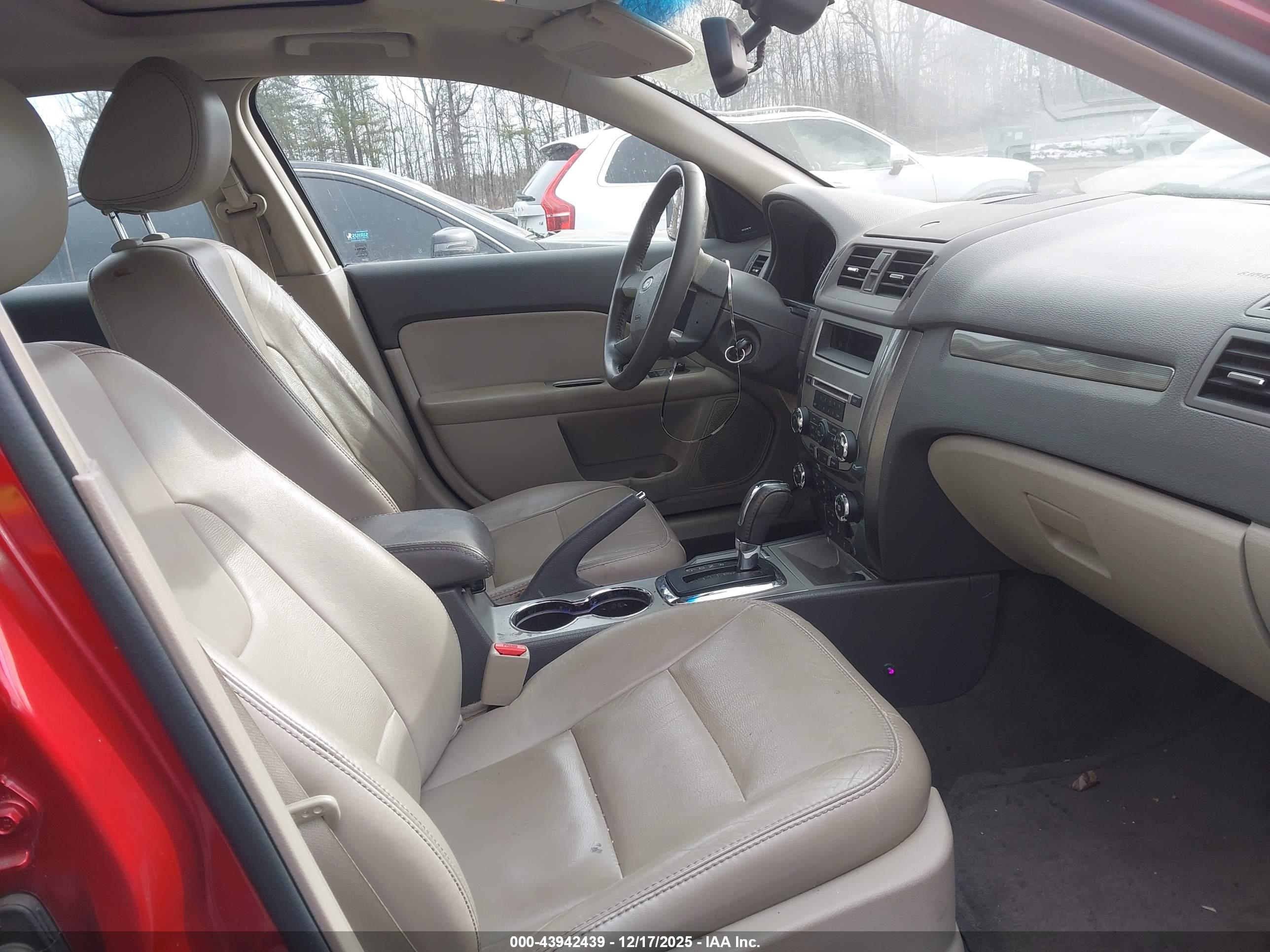 FORD FUSION image 5
