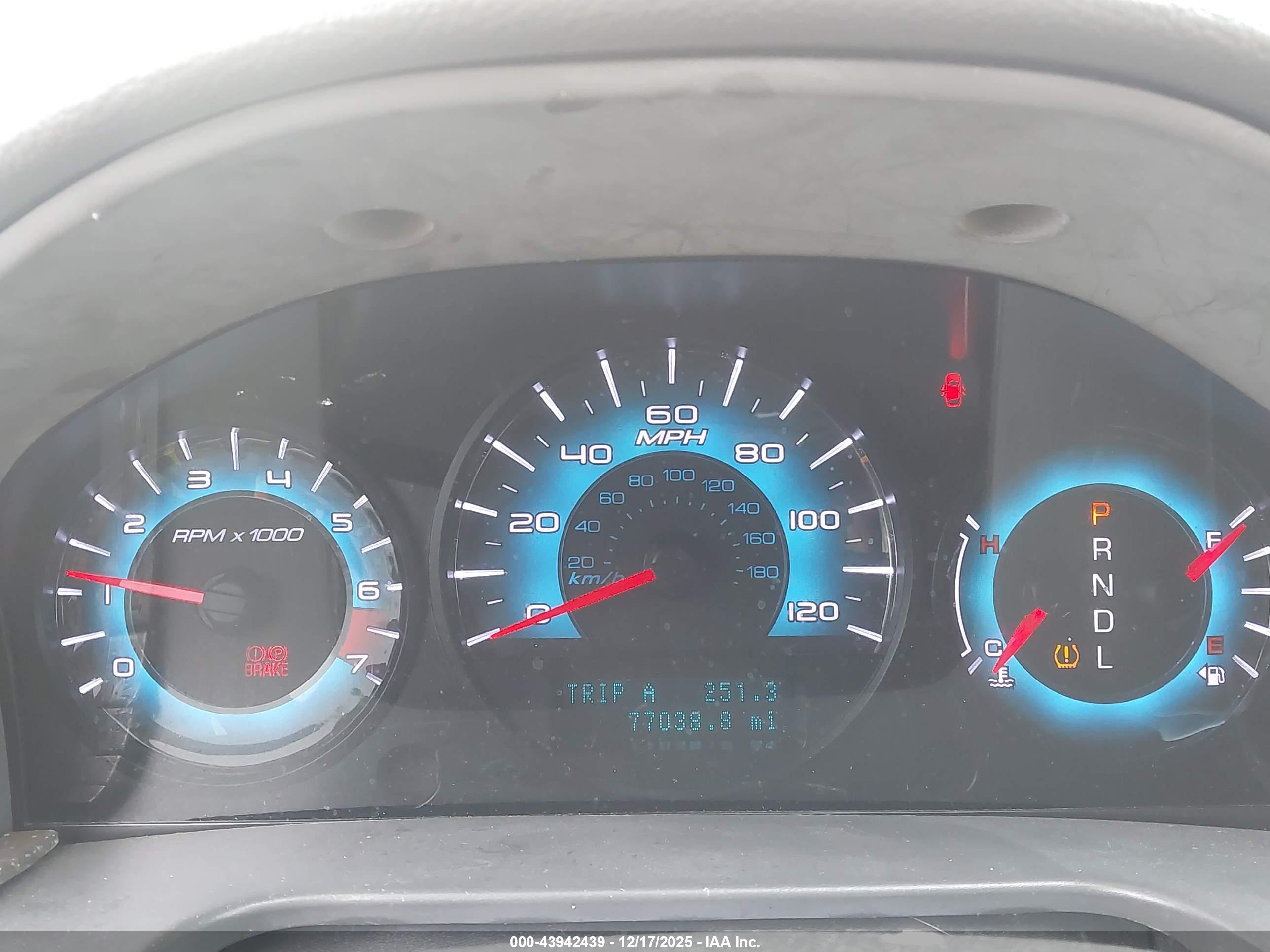 FORD FUSION image 7