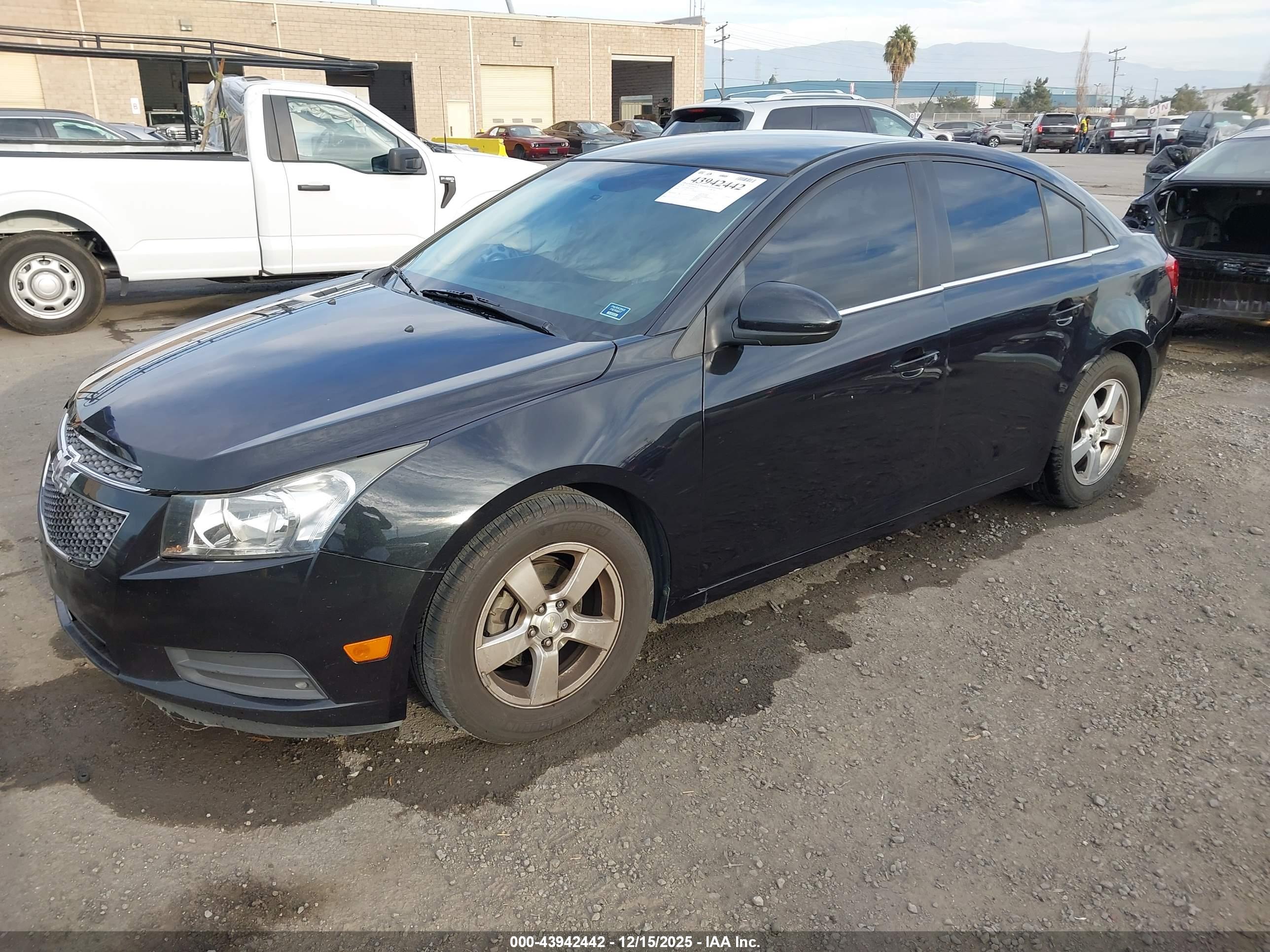 CHEVROLET CRUZE image 2