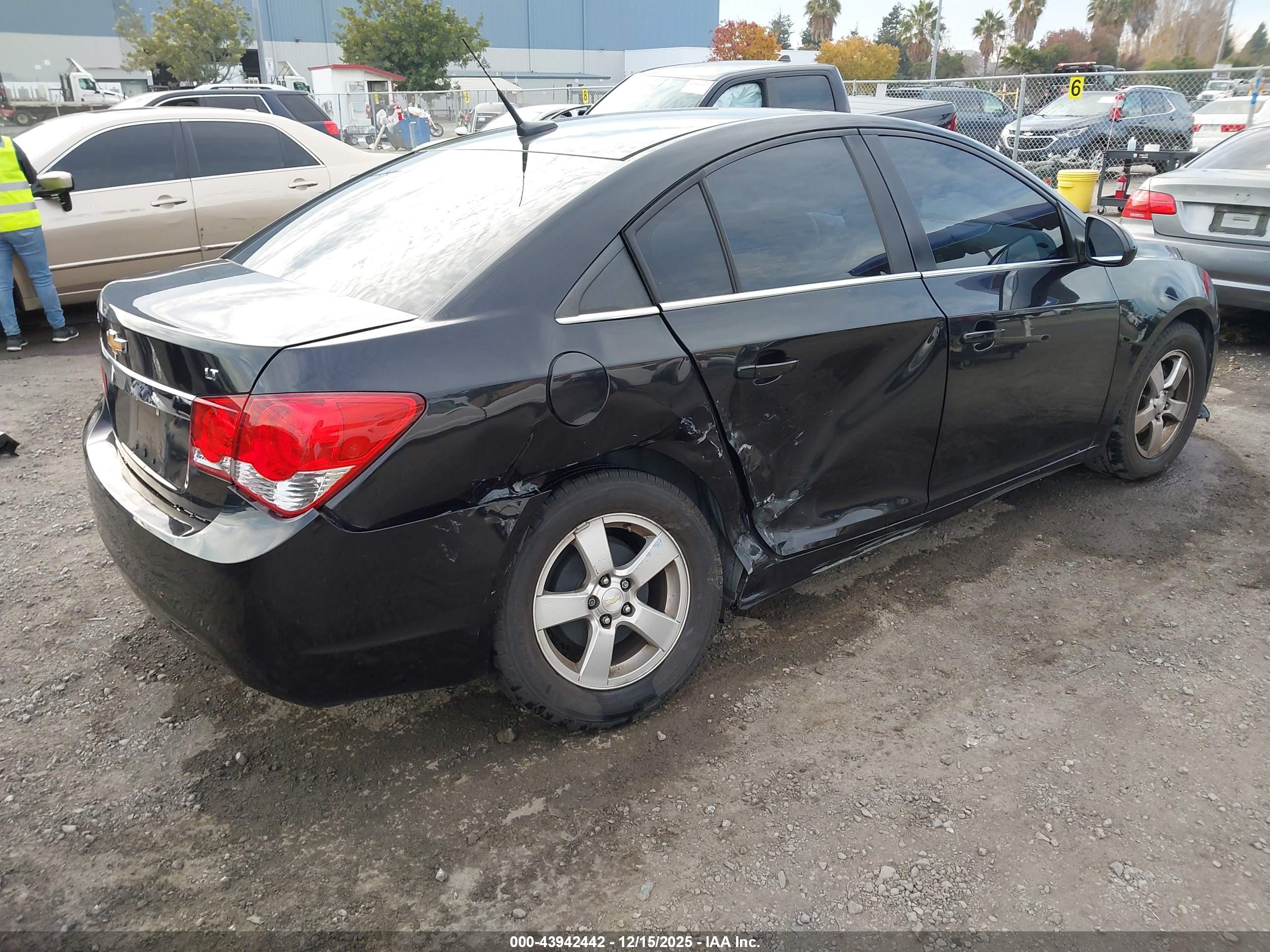 CHEVROLET CRUZE image 4