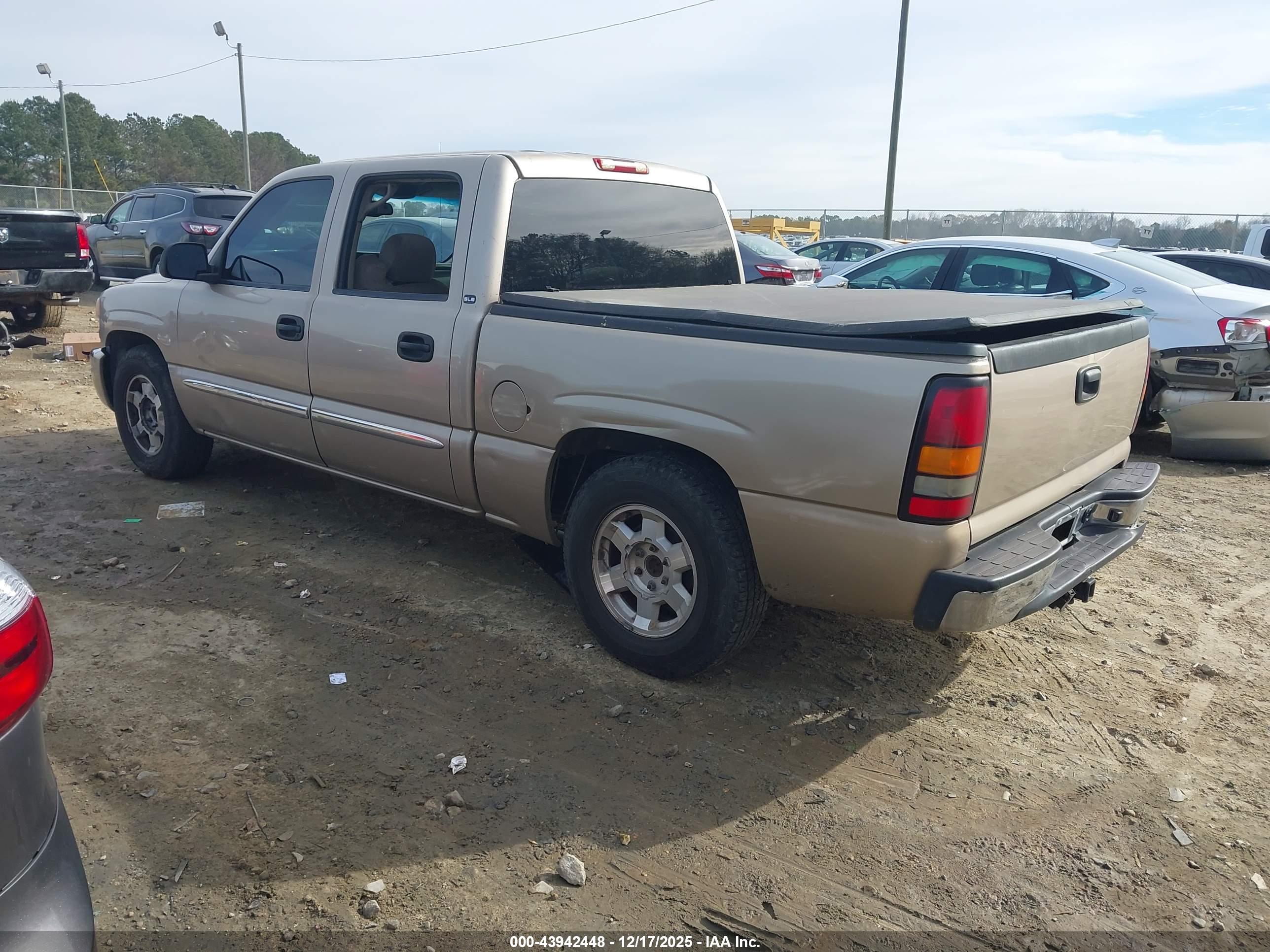 GMC SIERRA image 3