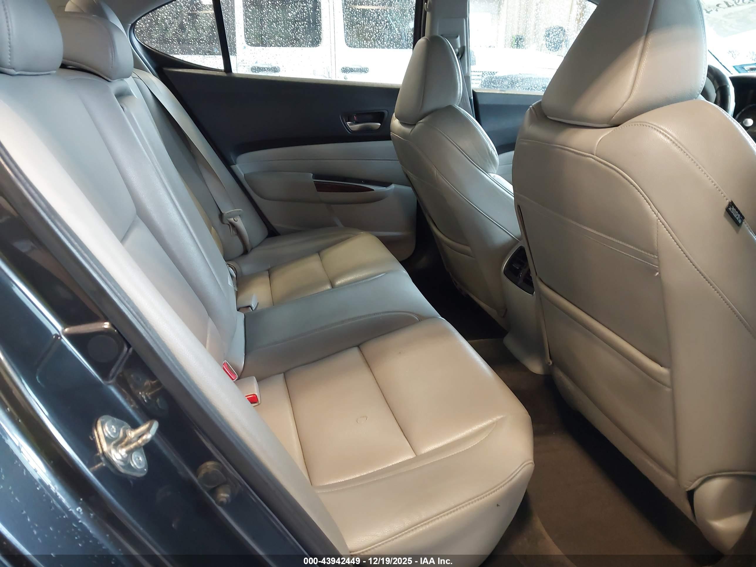 ACURA TLX image 8