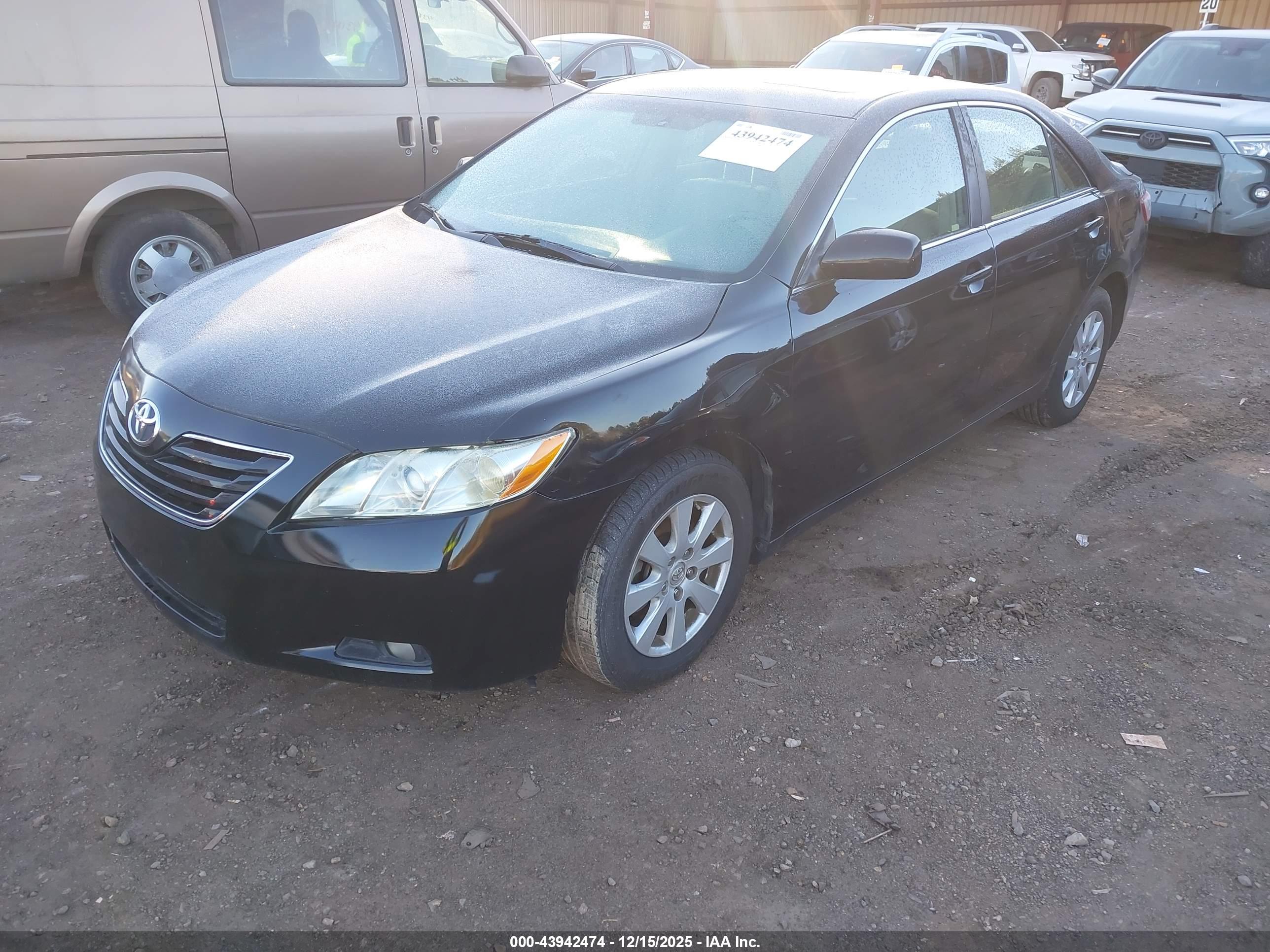TOYOTA CAMRY image 2