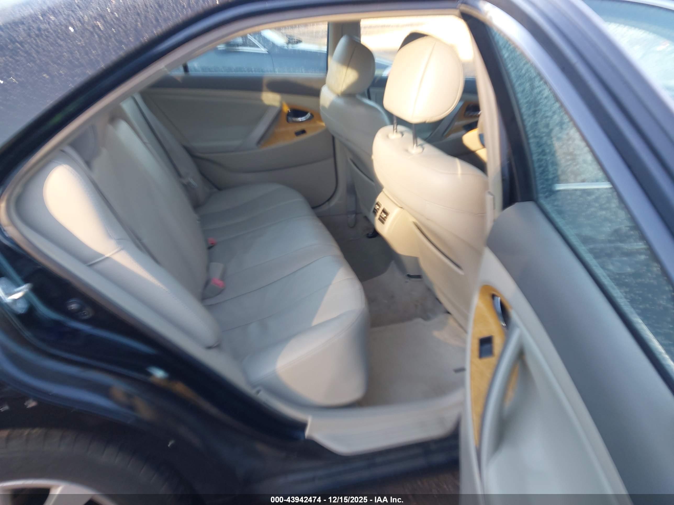 TOYOTA CAMRY image 8