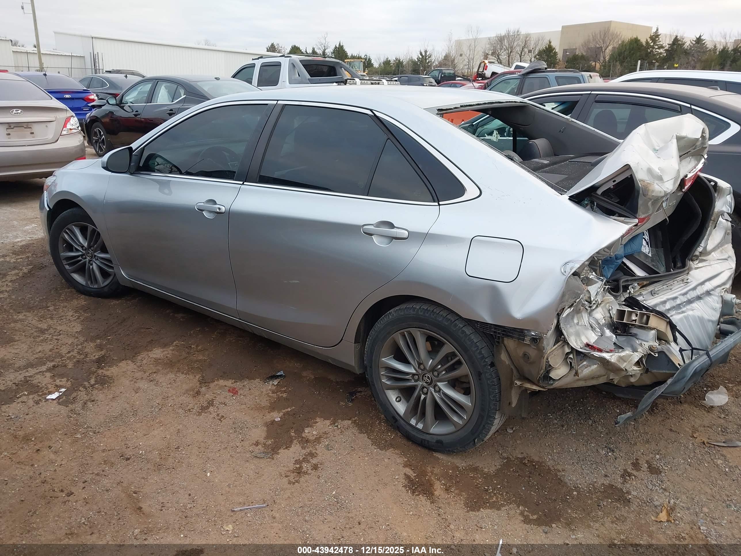 TOYOTA CAMRY image 3