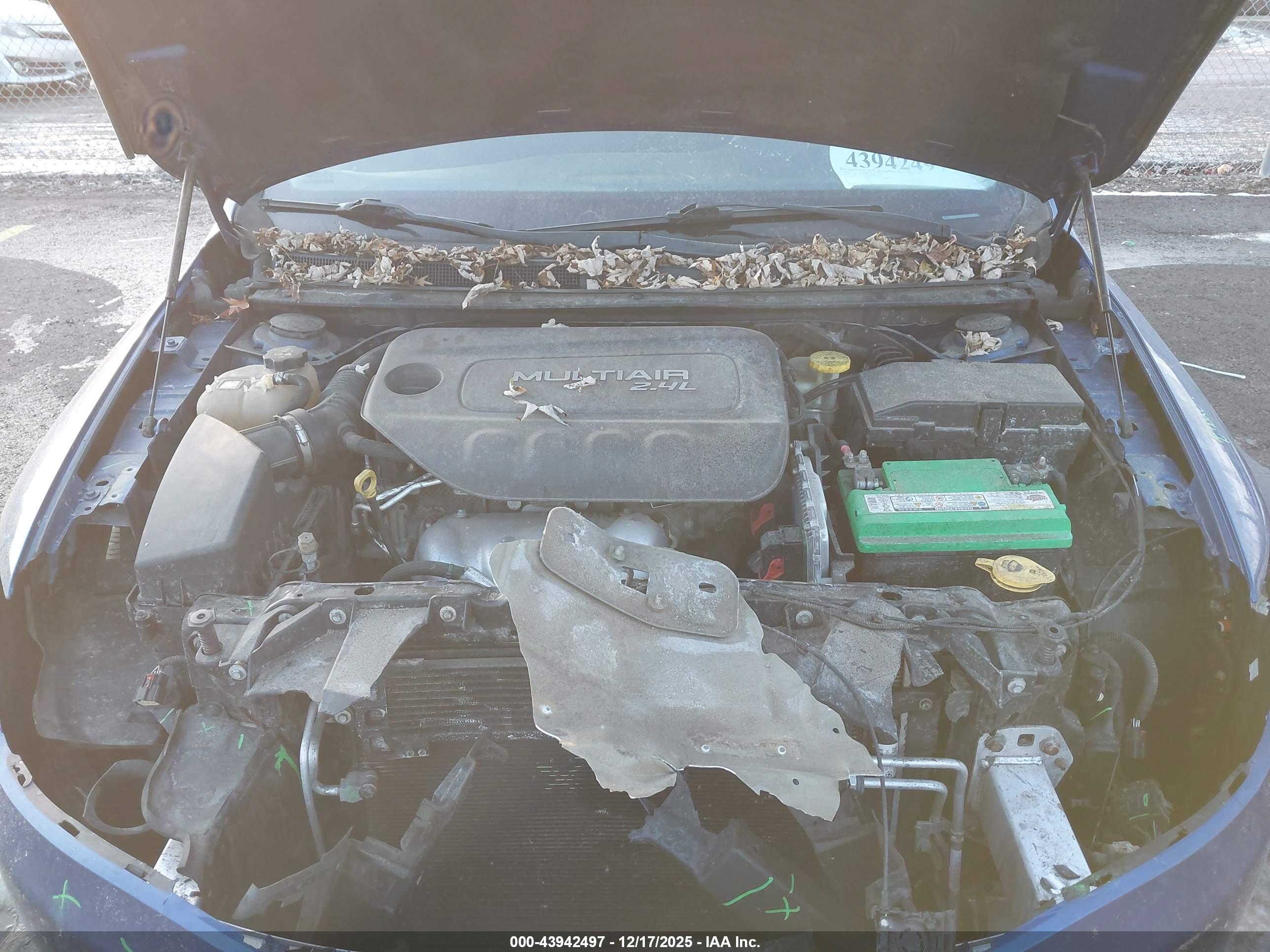 CHRYSLER 200 image 10
