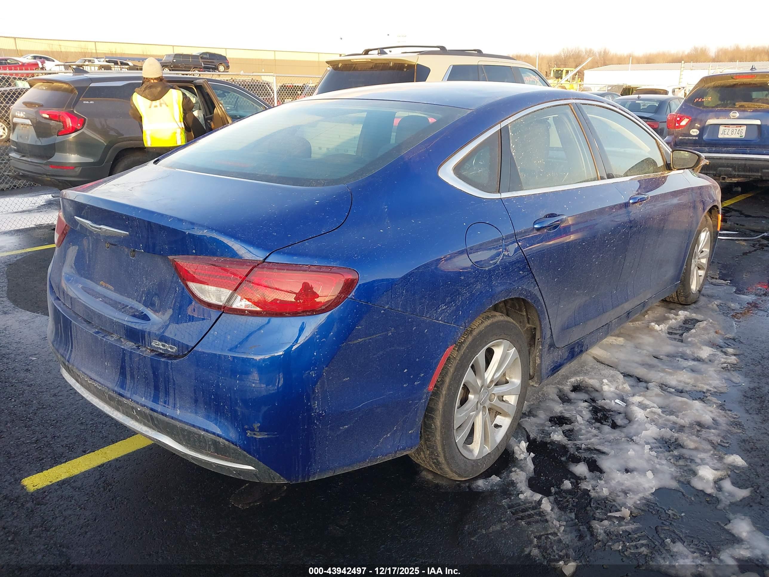 CHRYSLER 200 image 4