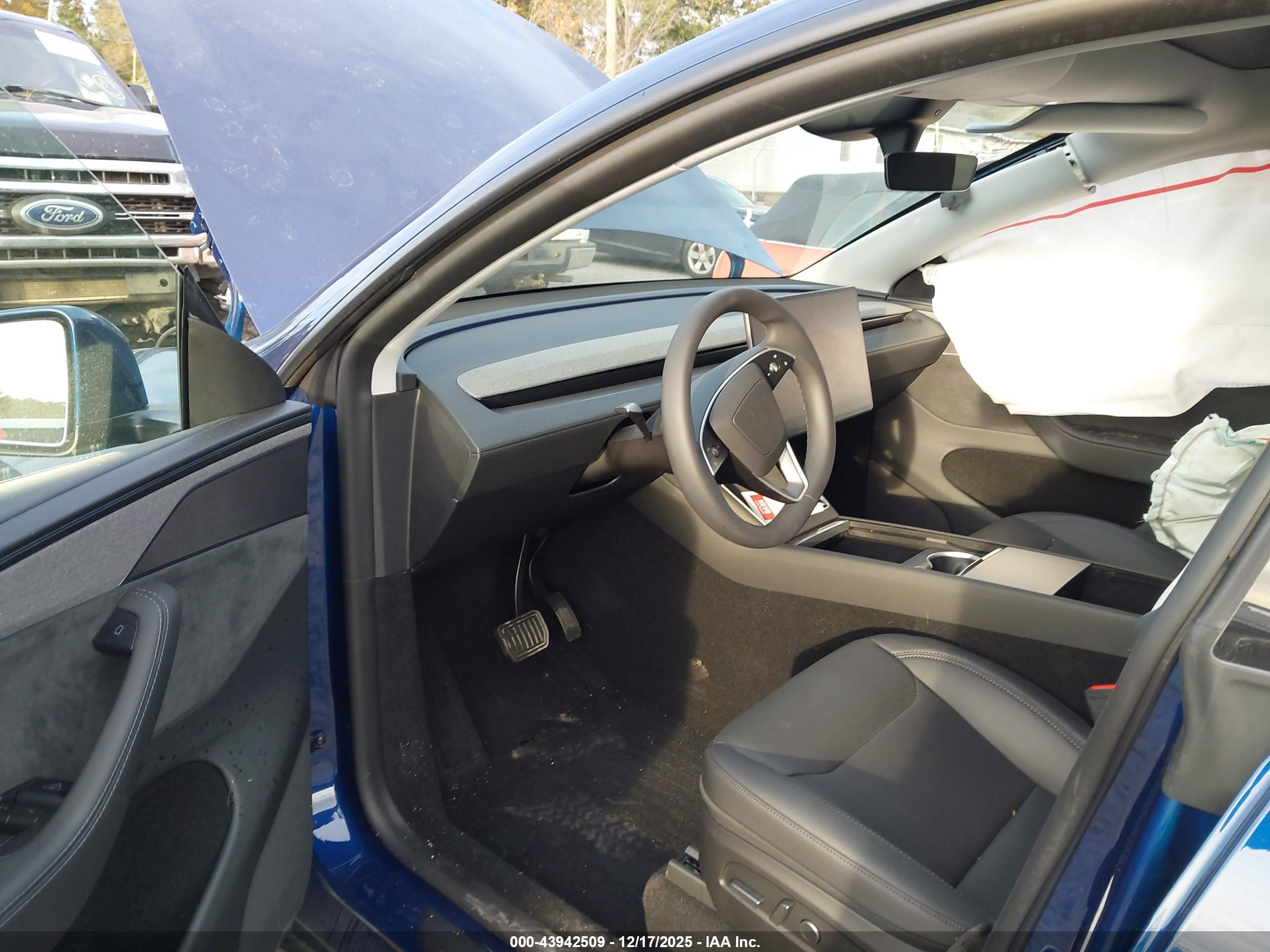 TESLA MODEL image 5