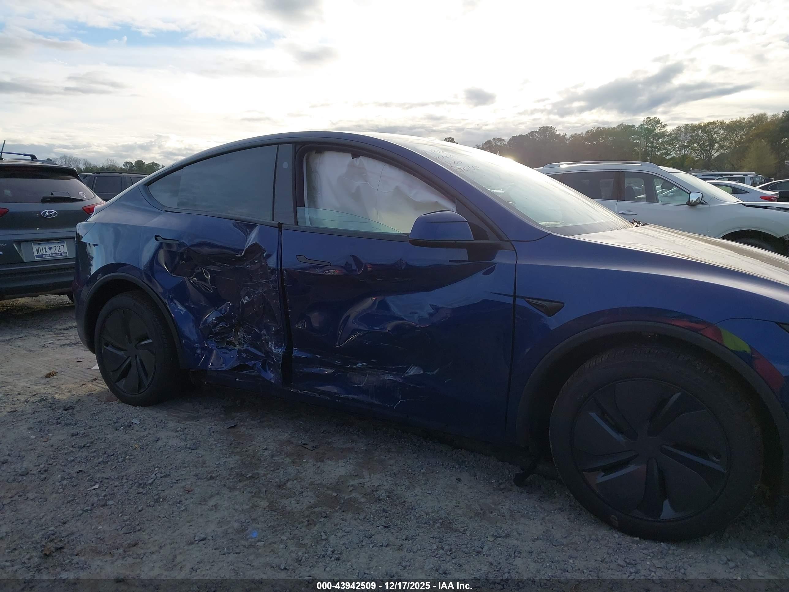 TESLA MODEL image 6