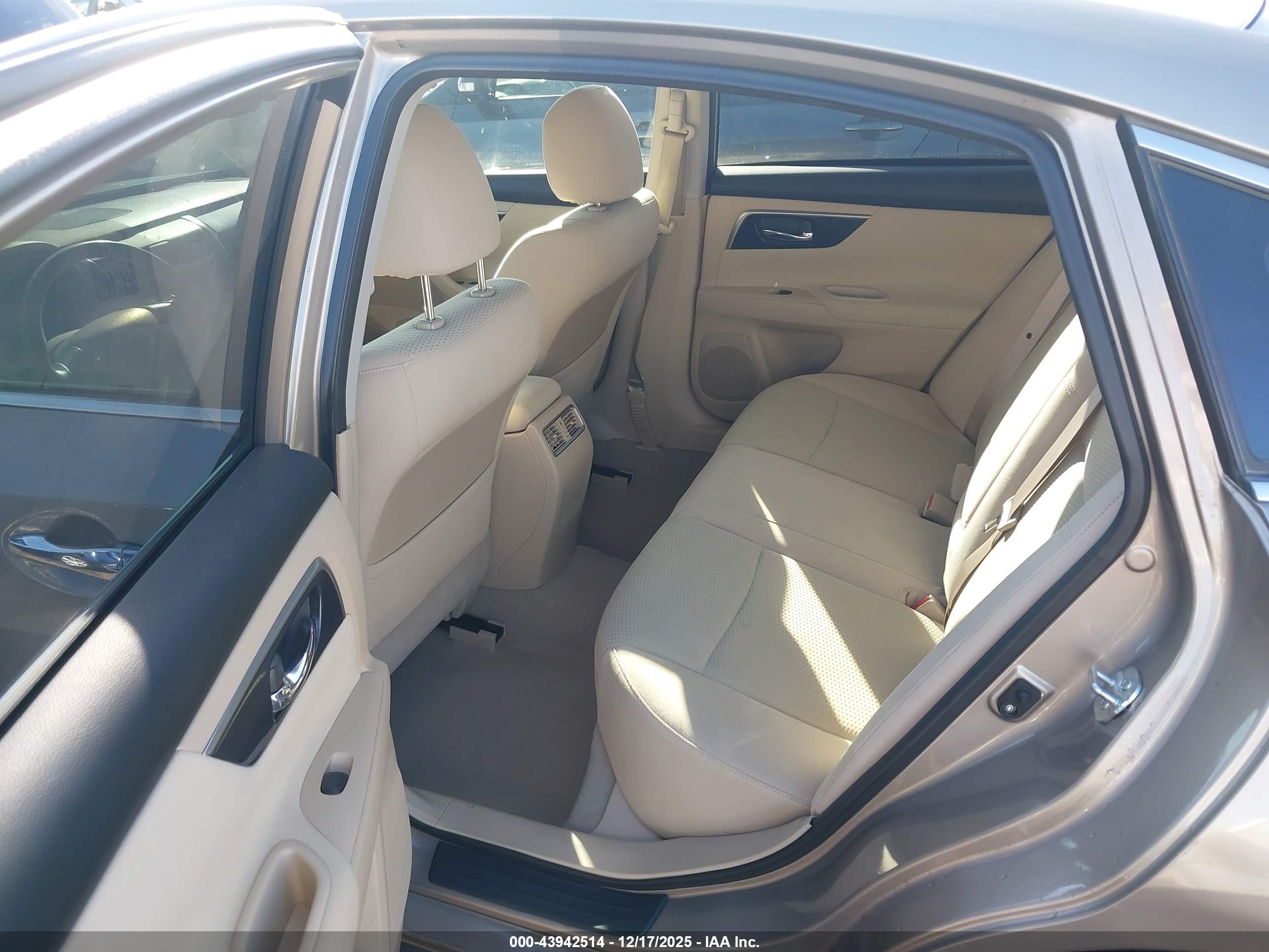 NISSAN ALTIMA image 8
