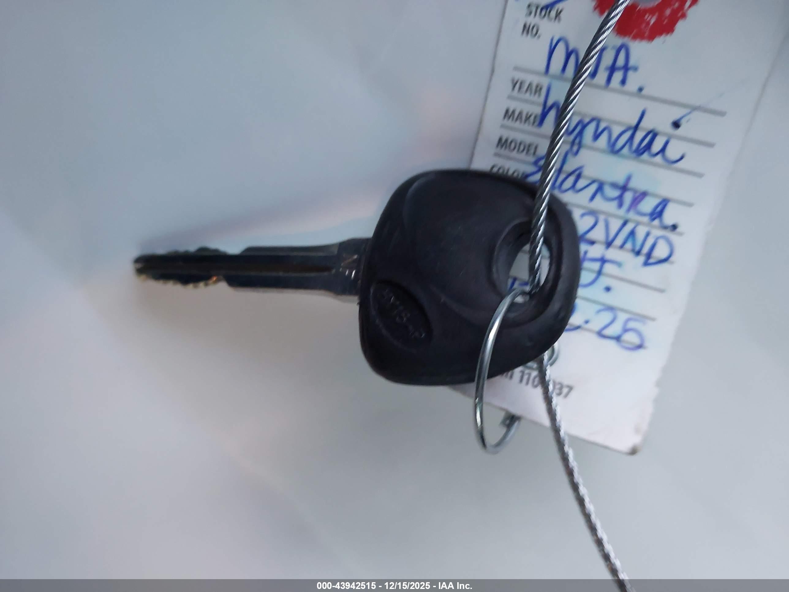 HYUNDAI ELANTRA image 11