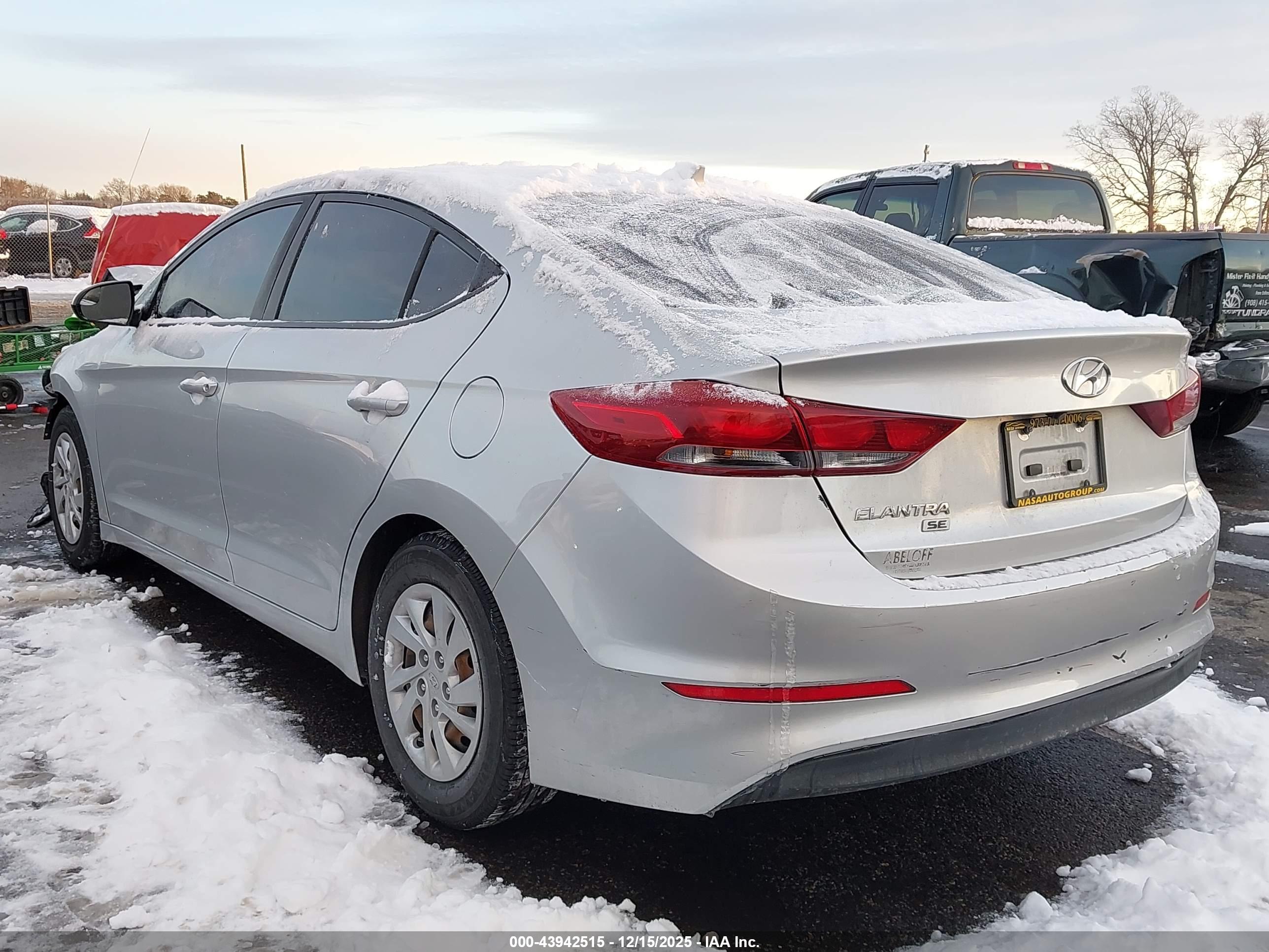 HYUNDAI ELANTRA image 3