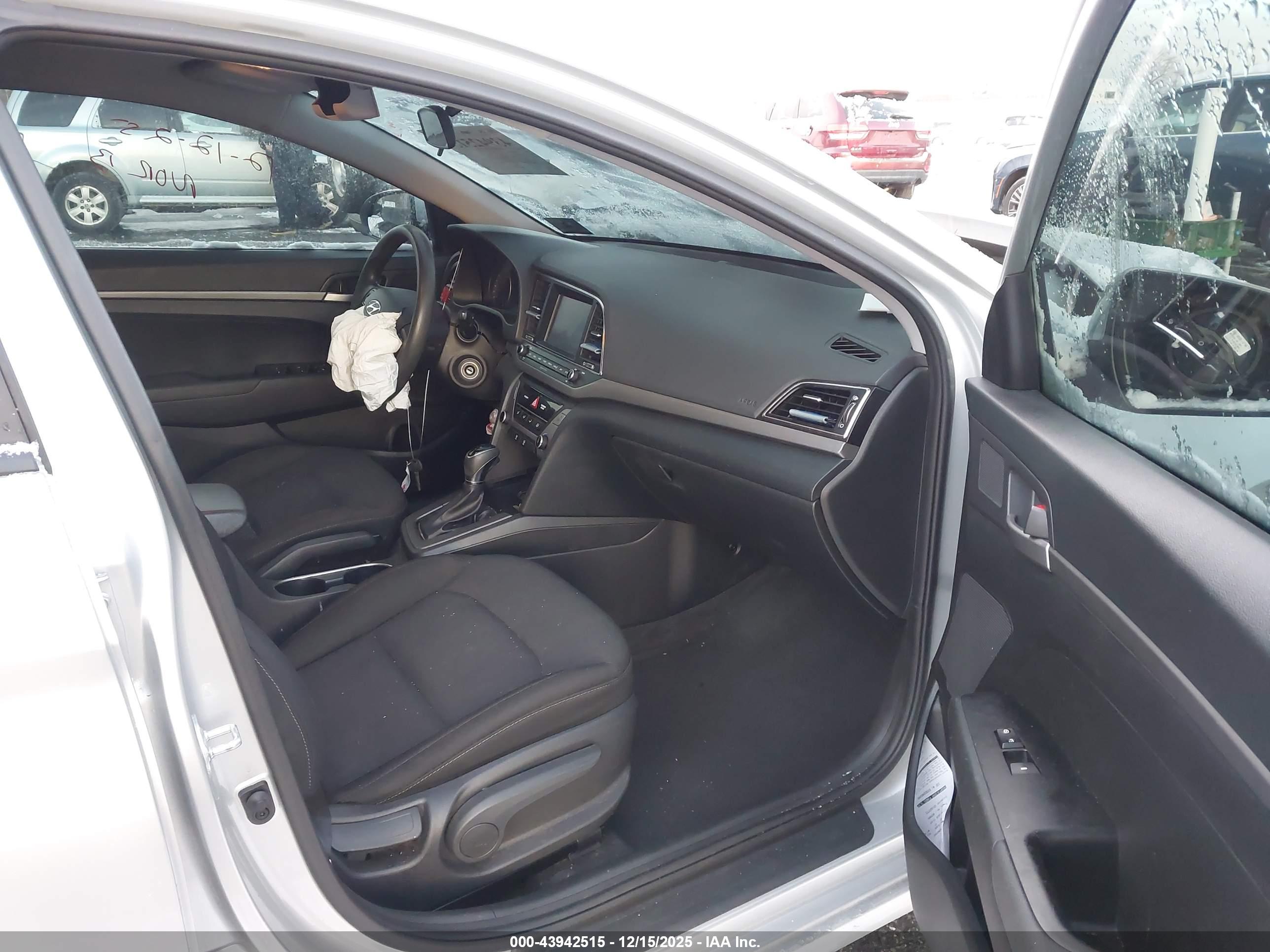 HYUNDAI ELANTRA image 5