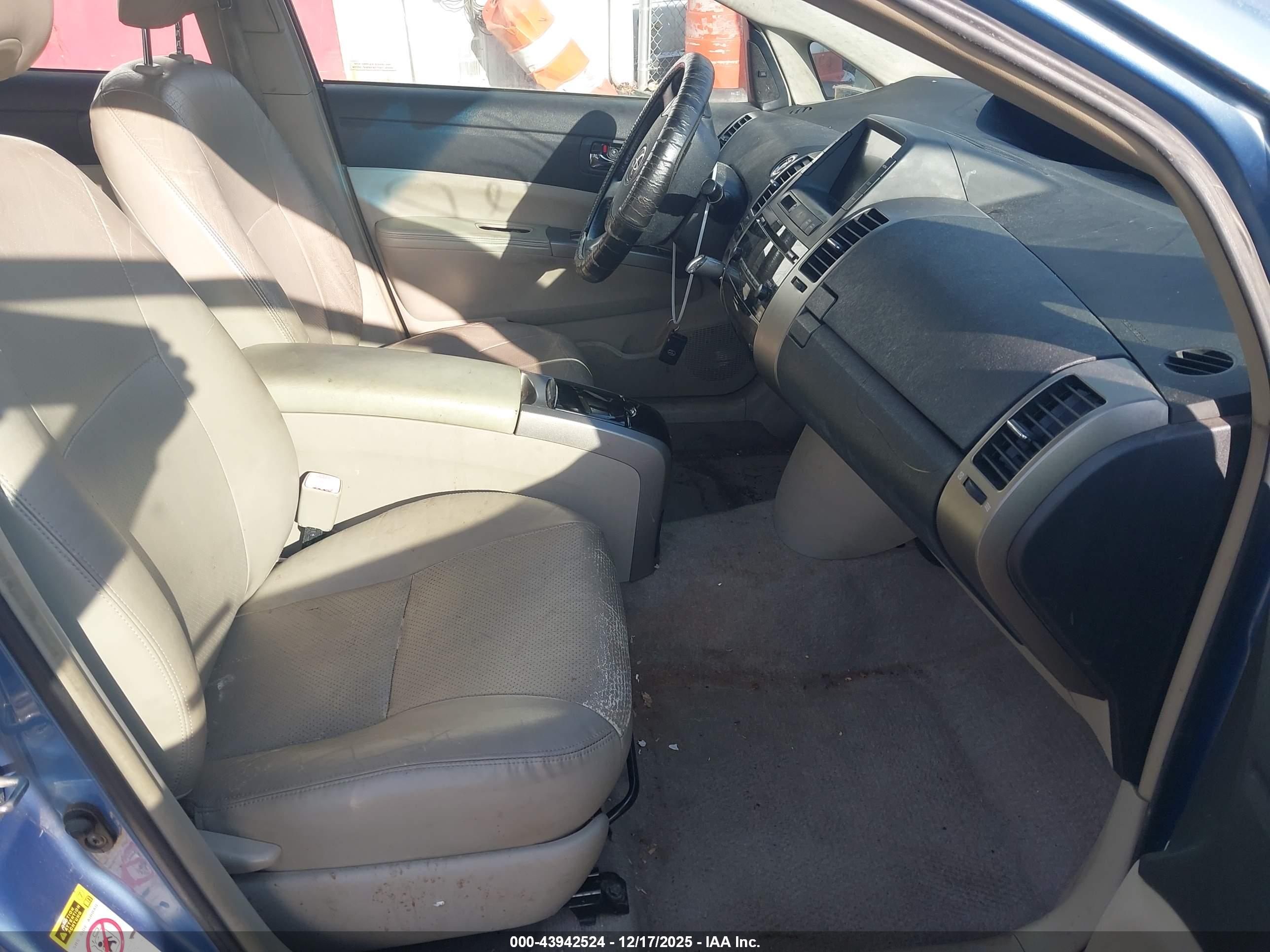 TOYOTA PRIUS image 5