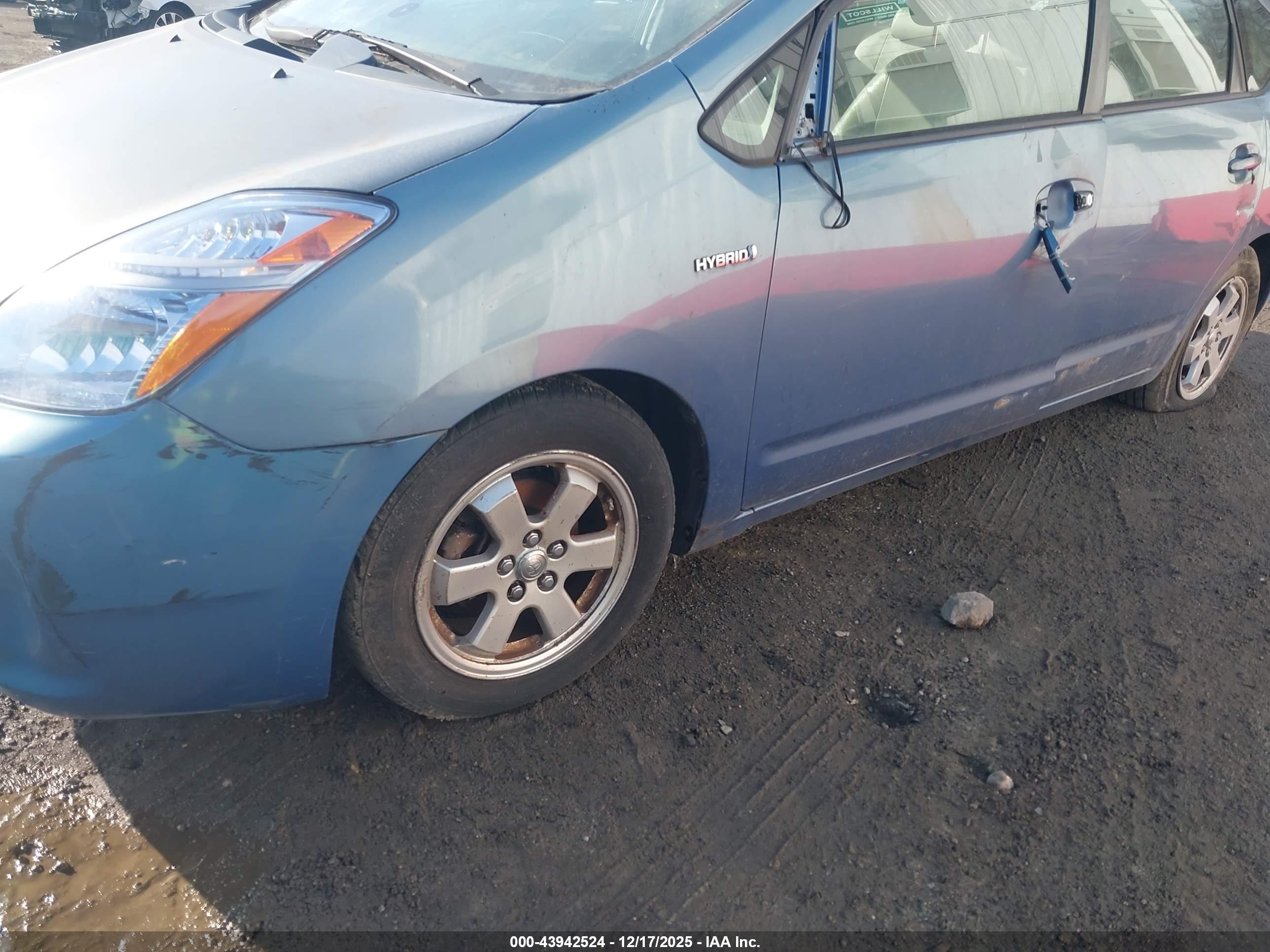 TOYOTA PRIUS image 6