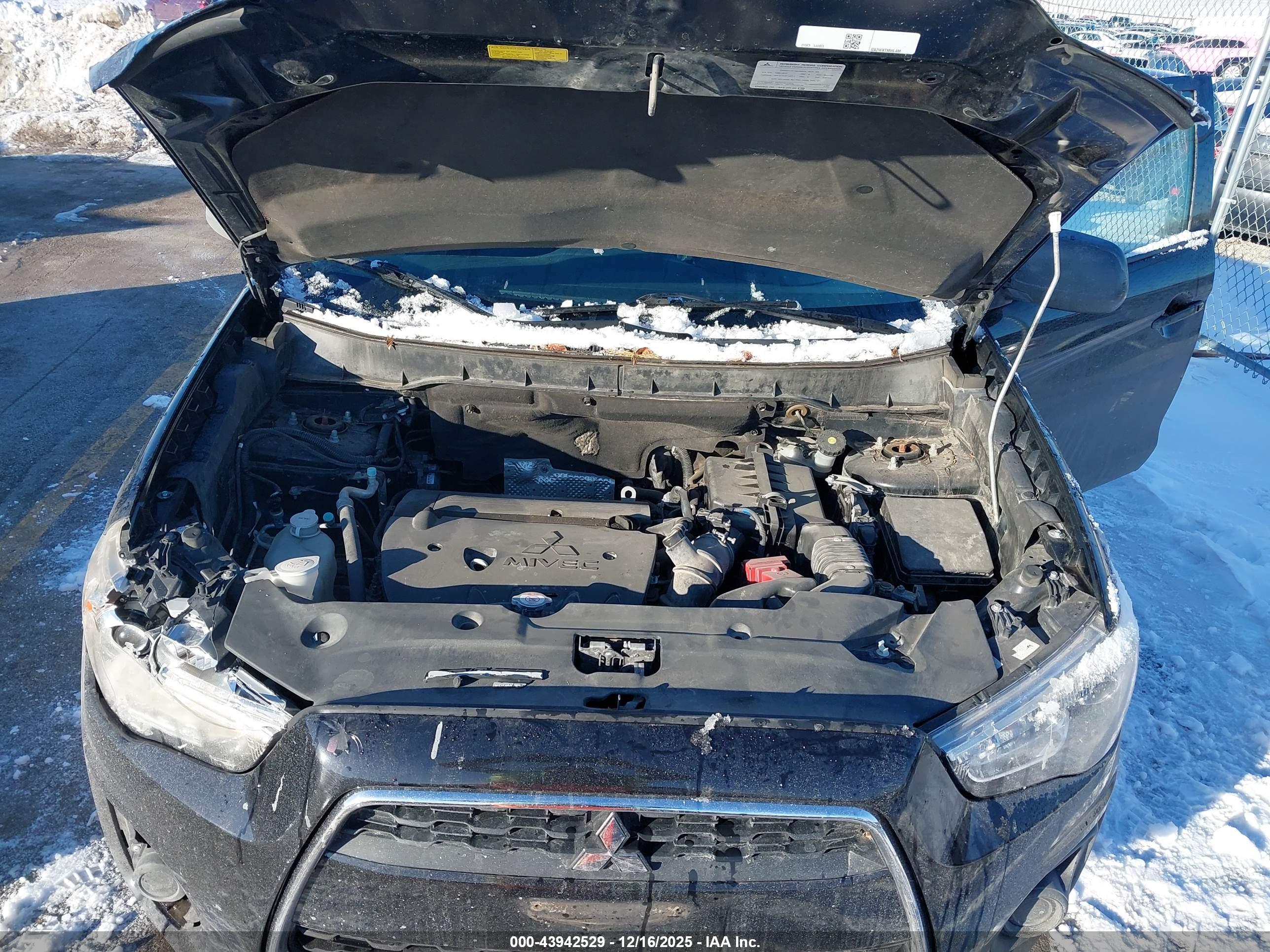 MITSUBISHI OUTLANDER image 10