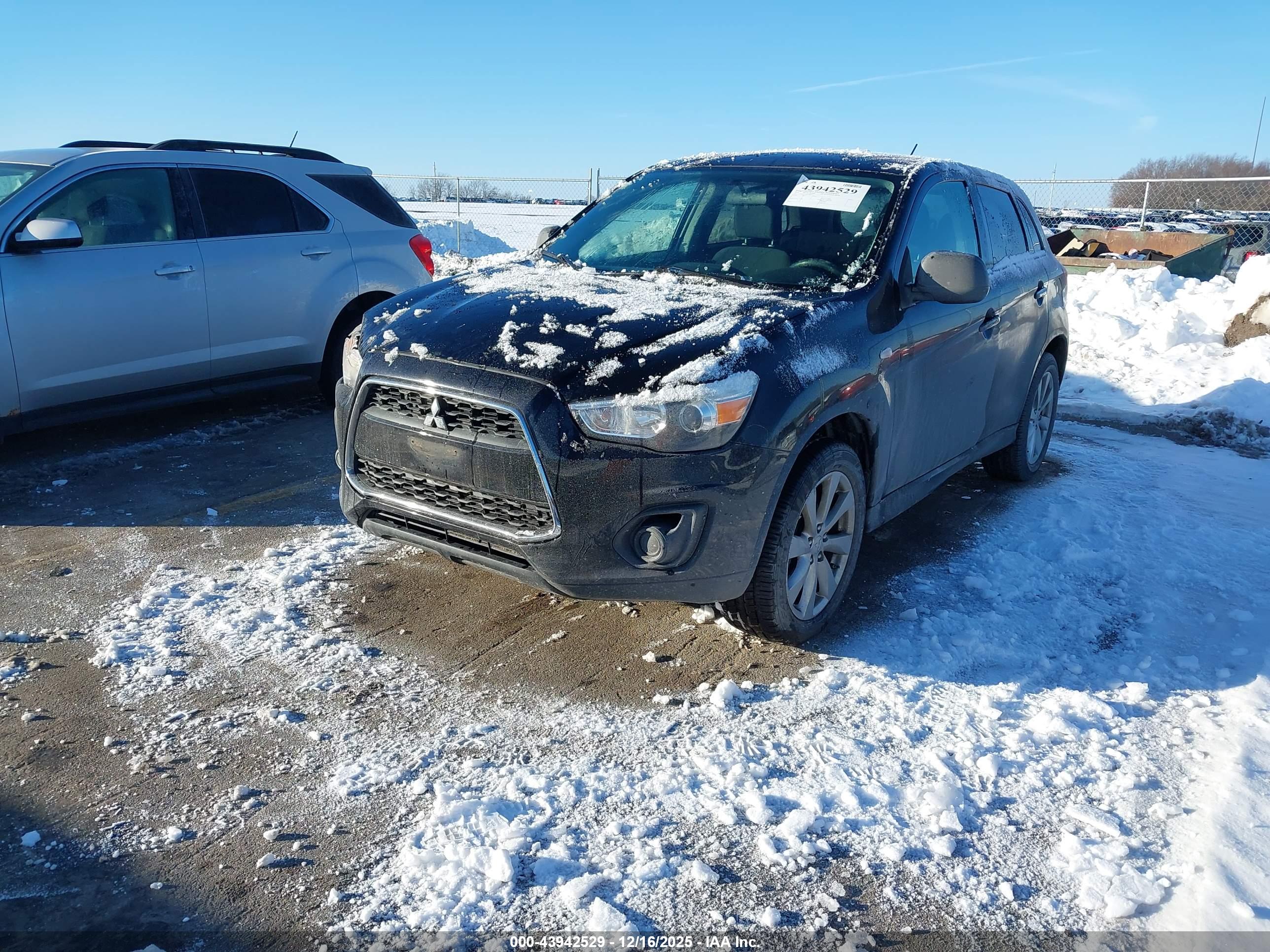 MITSUBISHI OUTLANDER image 2
