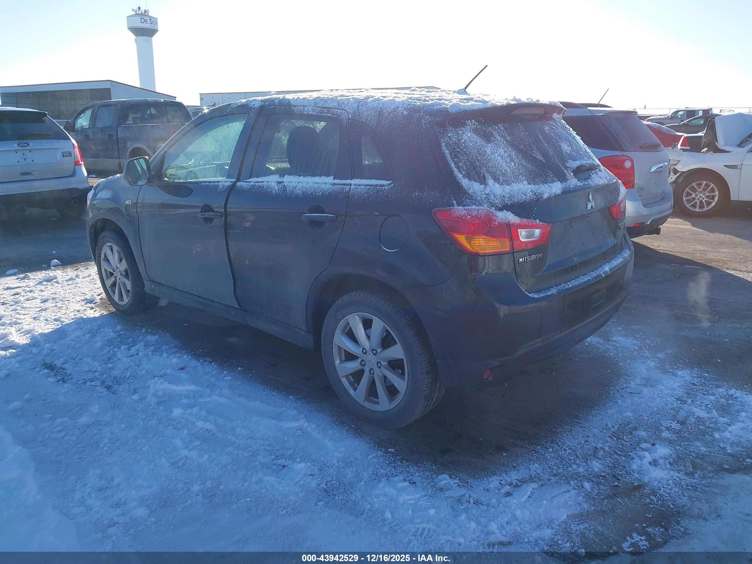 MITSUBISHI OUTLANDER image 3