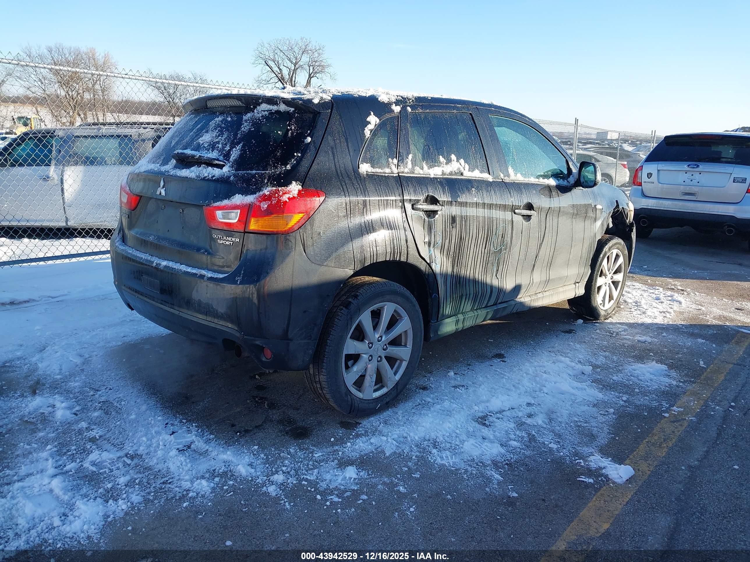 MITSUBISHI OUTLANDER image 4