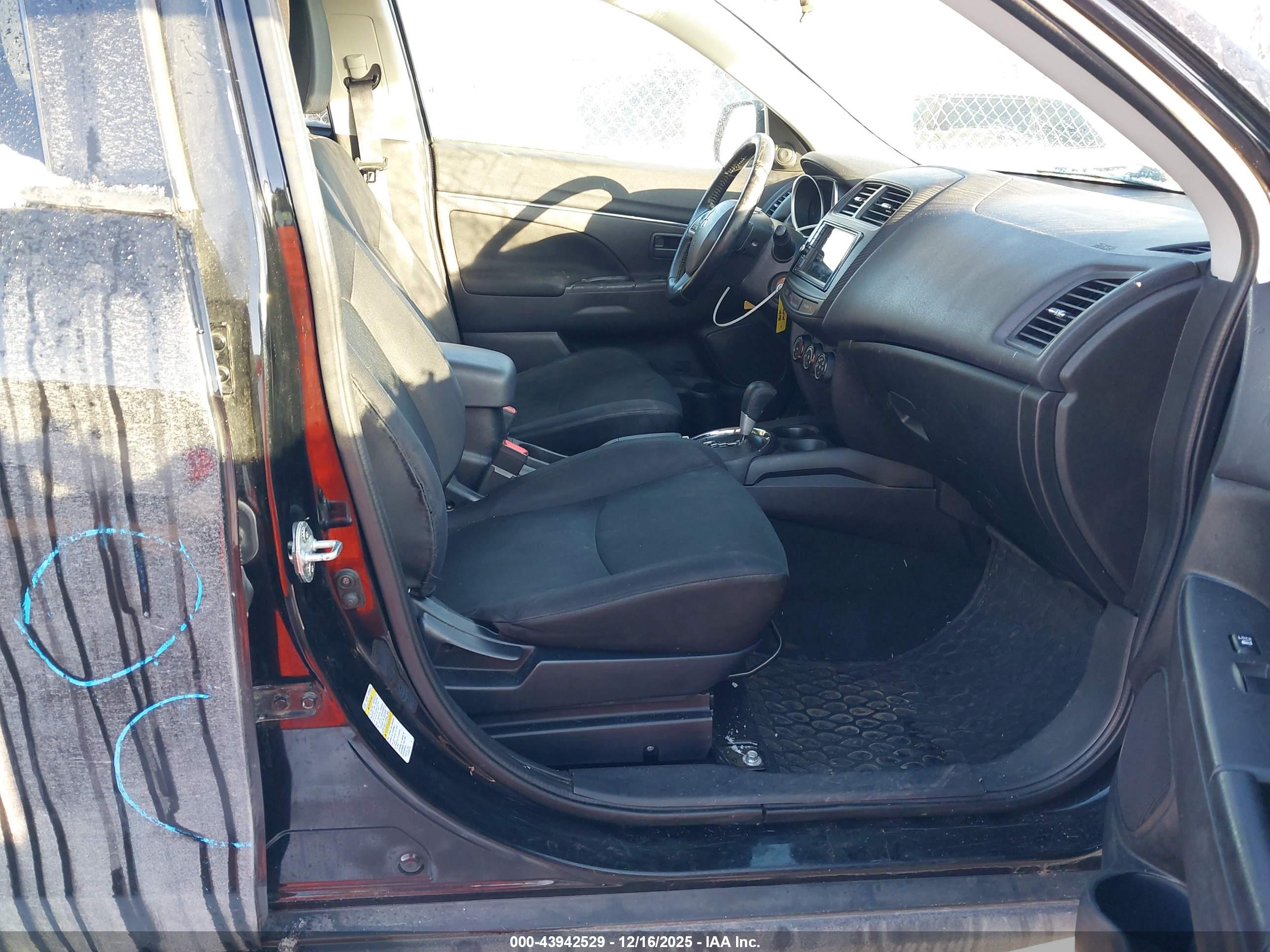 MITSUBISHI OUTLANDER image 5