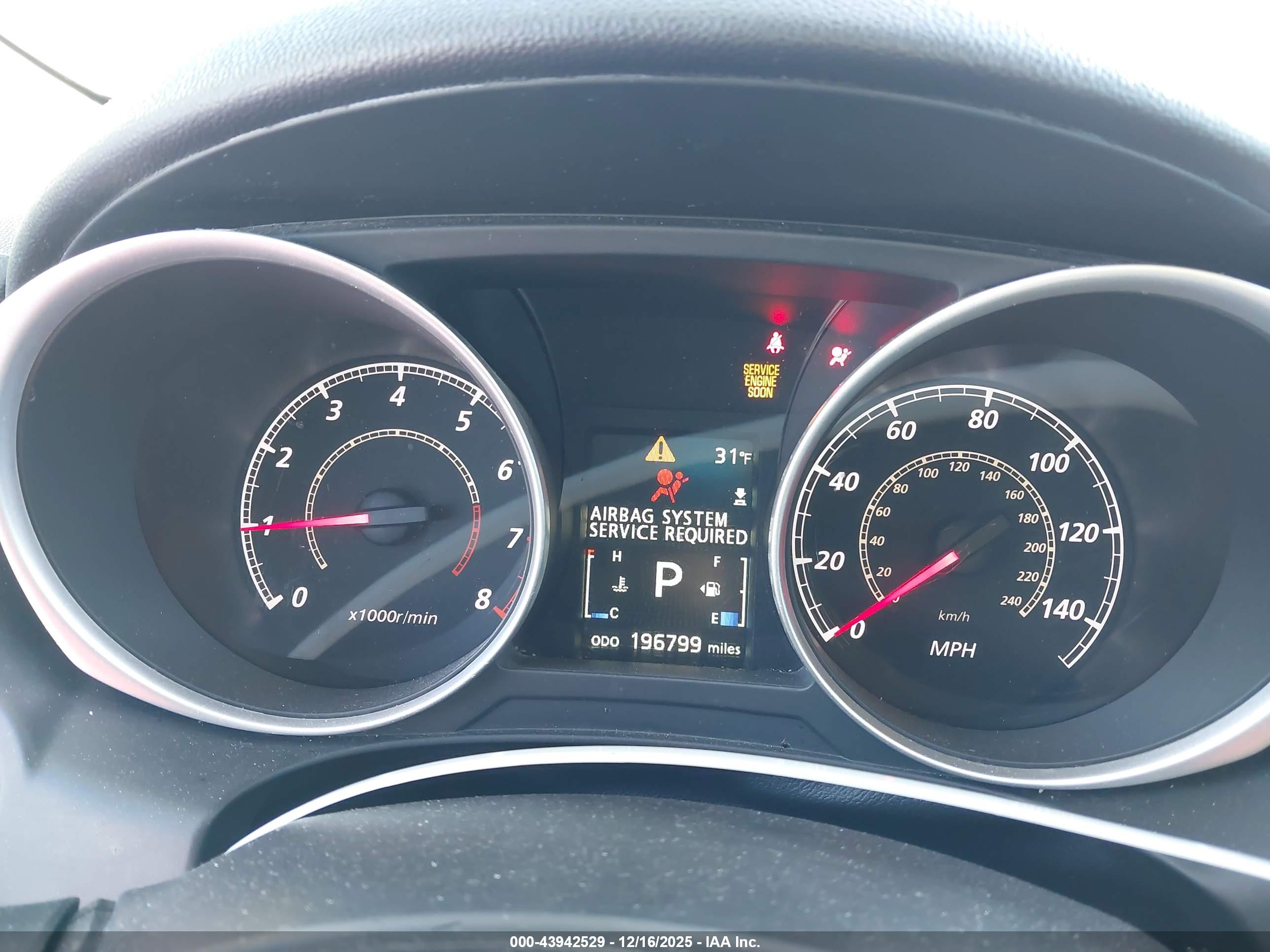 MITSUBISHI OUTLANDER image 7