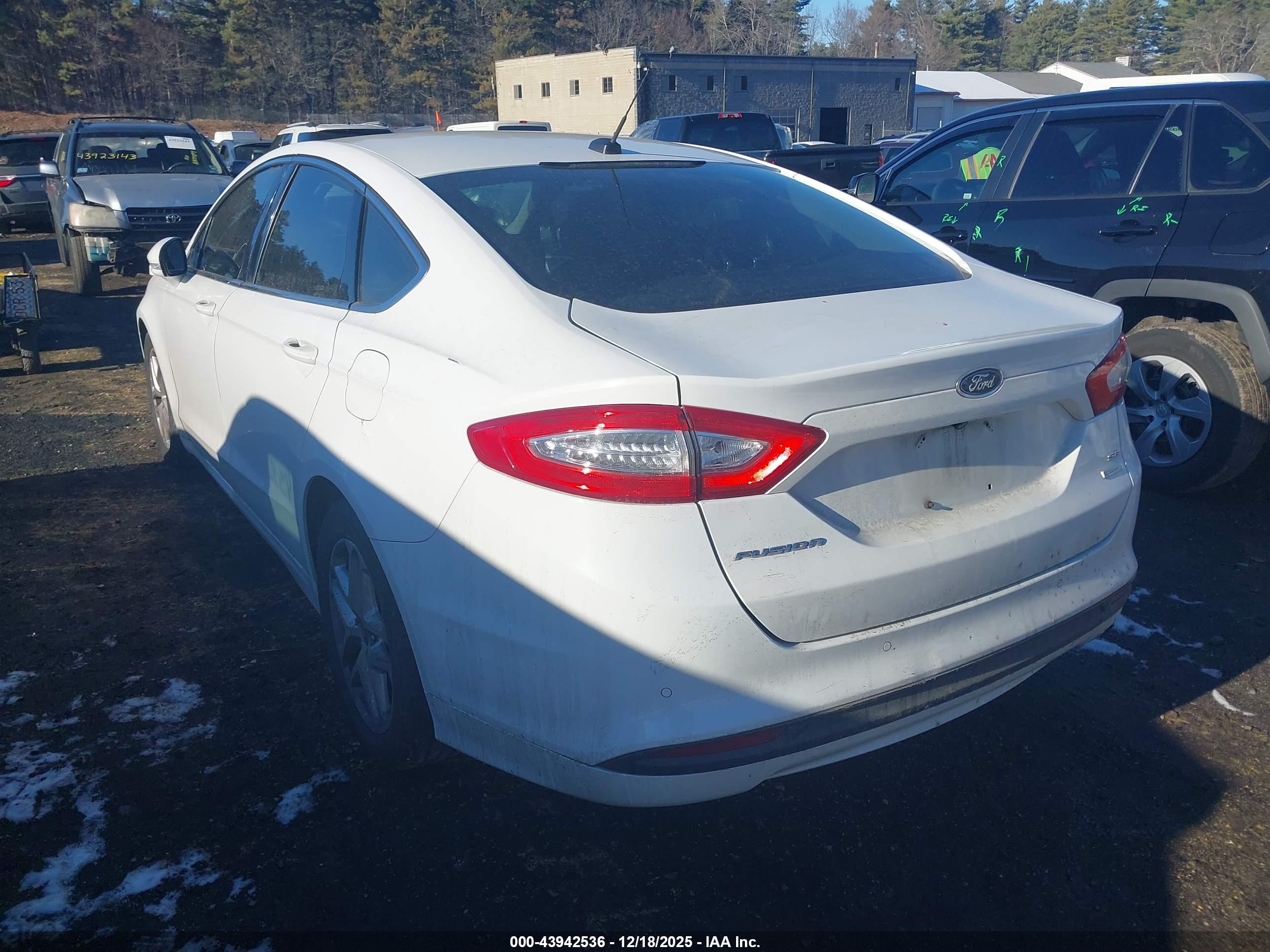 FORD FUSION image 3