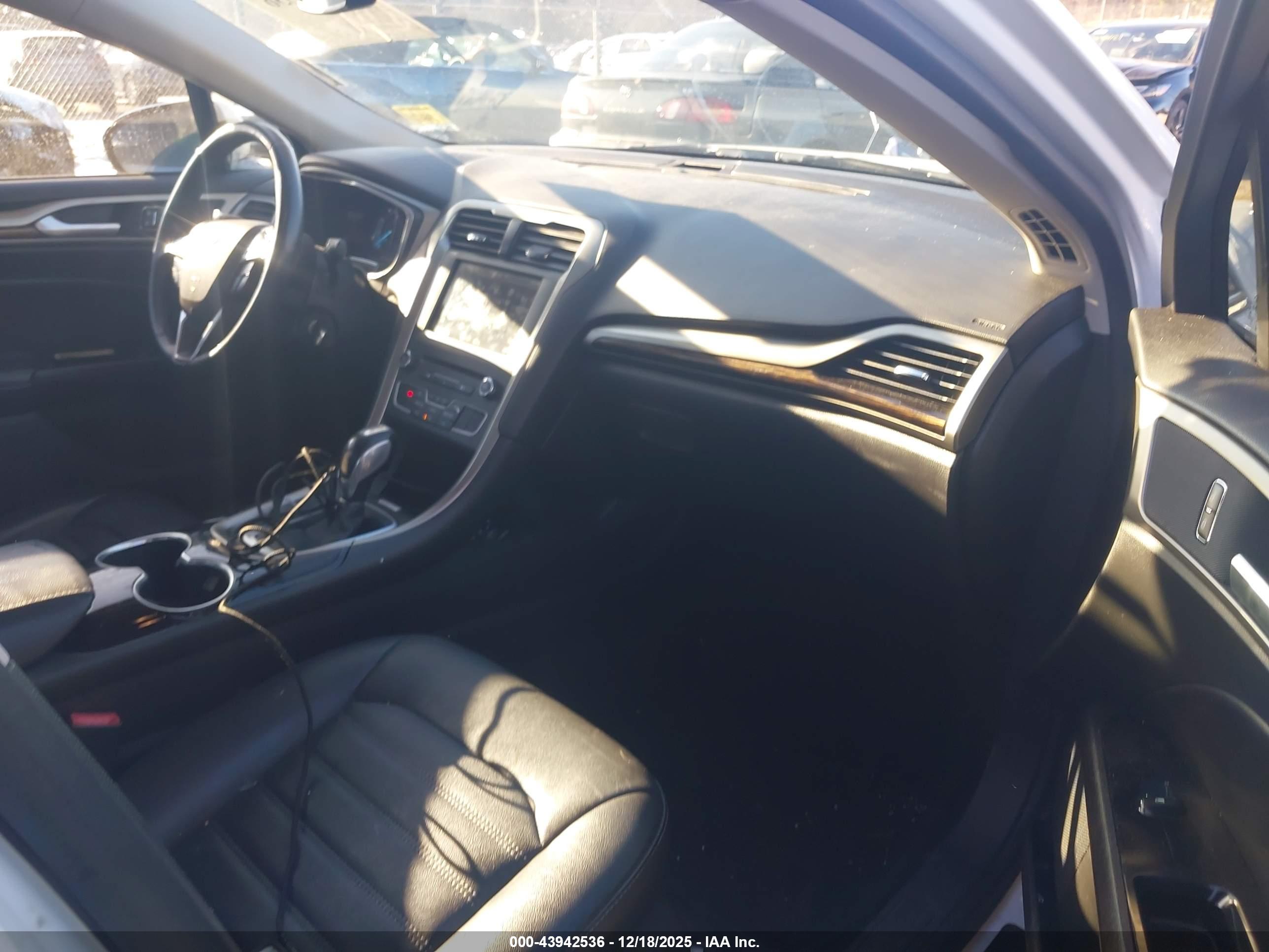 FORD FUSION image 5