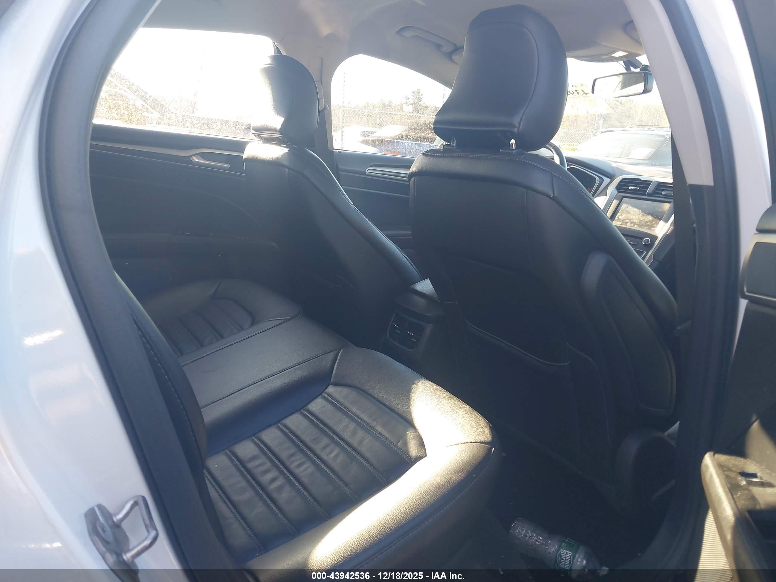FORD FUSION image 8