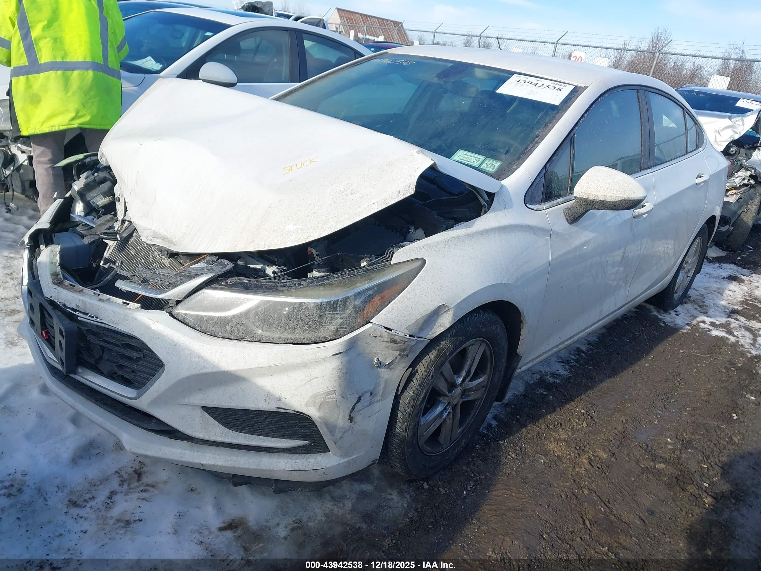 CHEVROLET CRUZE image 2