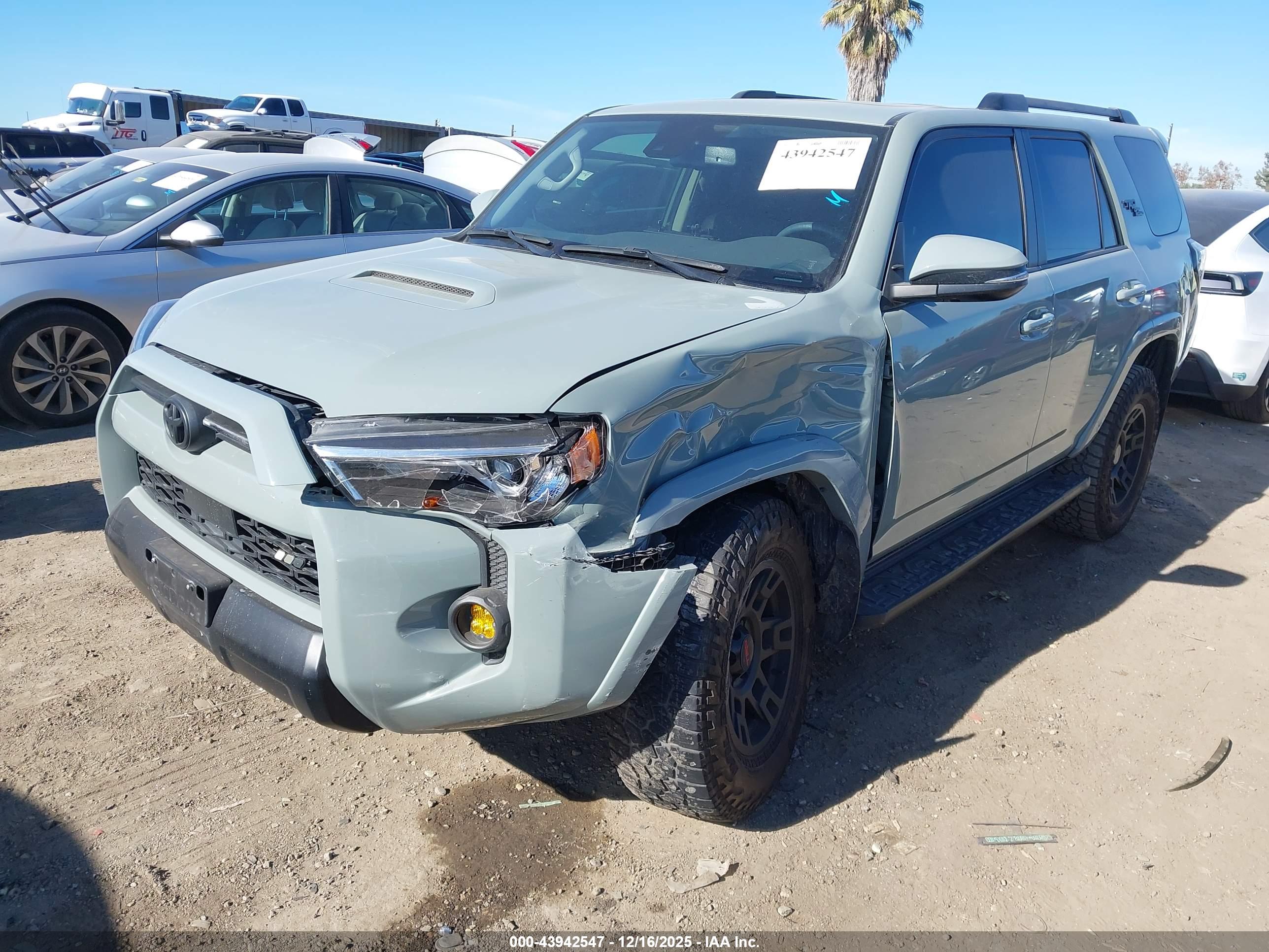 TOYOTA 4RUNNER image 2