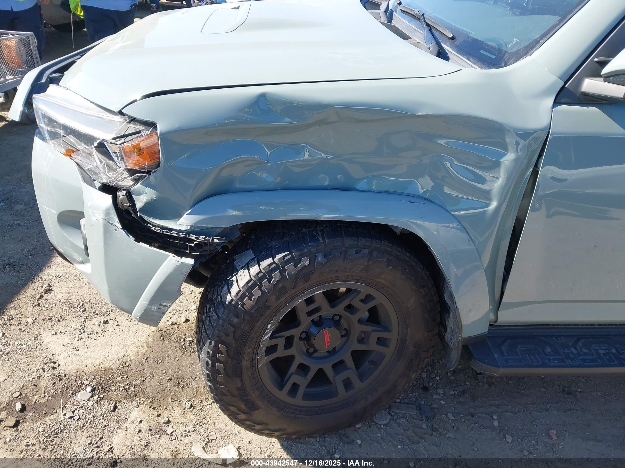 TOYOTA 4RUNNER image 6